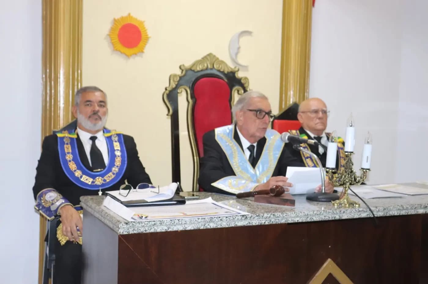 Registro fotográfico: PARTICIPAÇÃO DO GRÃO-MESTRE DO GOB/RN NA SESSÃO MAGNA PÚBLICA ALUSIVA AO 52º ANO DE FUNDAÇÃO DA LOJA MAÇÔNICA DR. PEDRO GERMANO COSTA N° 2.349, ORIENTE DE NATAL/RN.