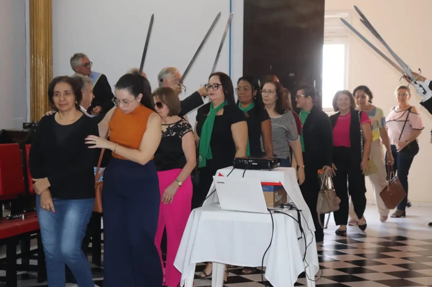Registro fotográfico: PARTICIPAÇÃO DO GRÃO-MESTRE DO GOB/RN NA SESSÃO MAGNA PÚBLICA ALUSIVA AO 52º ANO DE FUNDAÇÃO DA LOJA MAÇÔNICA DR. PEDRO GERMANO COSTA N° 2.349, ORIENTE DE NATAL/RN.