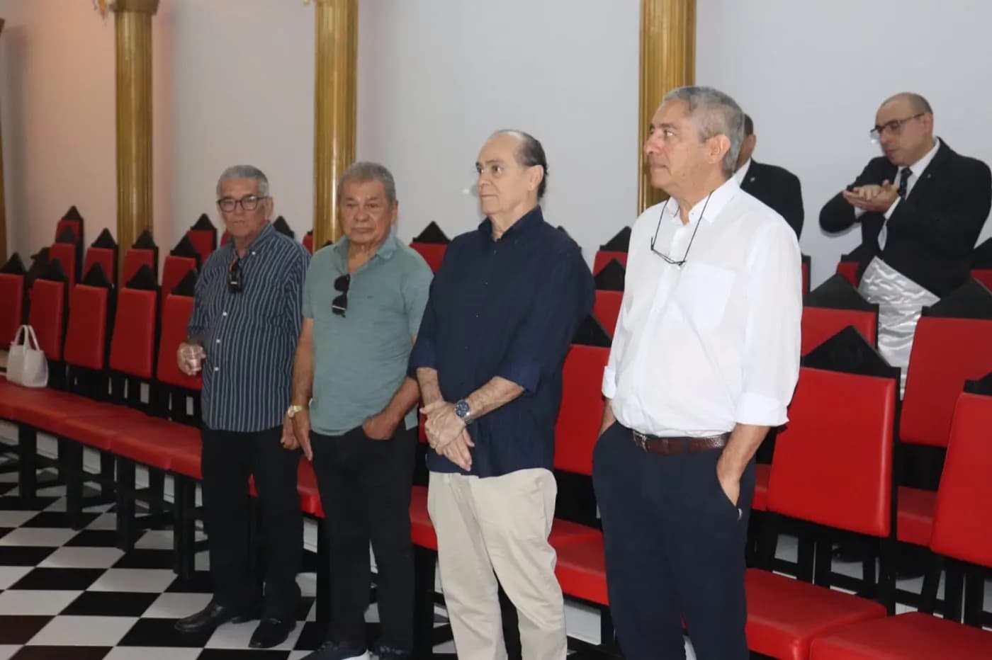 Registro fotográfico: PARTICIPAÇÃO DO GRÃO-MESTRE DO GOB/RN NA SESSÃO MAGNA PÚBLICA ALUSIVA AO 52º ANO DE FUNDAÇÃO DA LOJA MAÇÔNICA DR. PEDRO GERMANO COSTA N° 2.349, ORIENTE DE NATAL/RN.