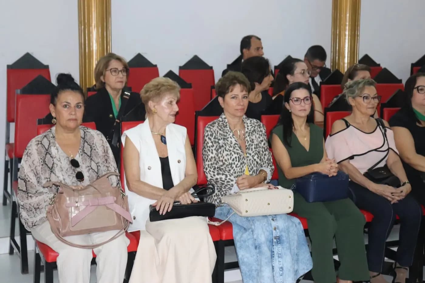 Registro fotográfico: PARTICIPAÇÃO DO GRÃO-MESTRE DO GOB/RN NA SESSÃO MAGNA PÚBLICA ALUSIVA AO 52º ANO DE FUNDAÇÃO DA LOJA MAÇÔNICA DR. PEDRO GERMANO COSTA N° 2.349, ORIENTE DE NATAL/RN.