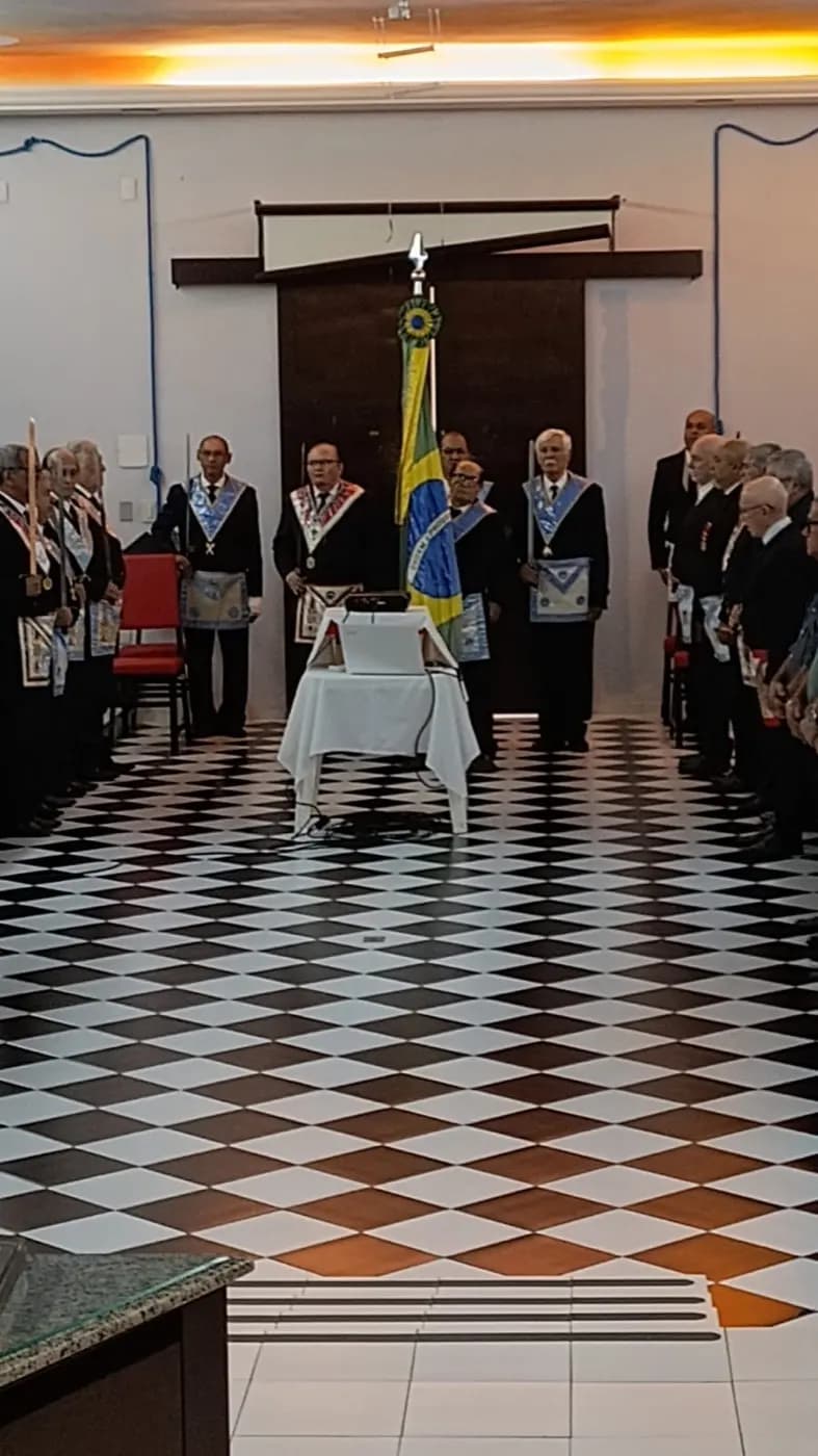 Registro fotográfico: PARTICIPAÇÃO DO GRÃO-MESTRE DO GOB/RN NA SESSÃO MAGNA PÚBLICA ALUSIVA AO 52º ANO DE FUNDAÇÃO DA LOJA MAÇÔNICA DR. PEDRO GERMANO COSTA N° 2.349, ORIENTE DE NATAL/RN.