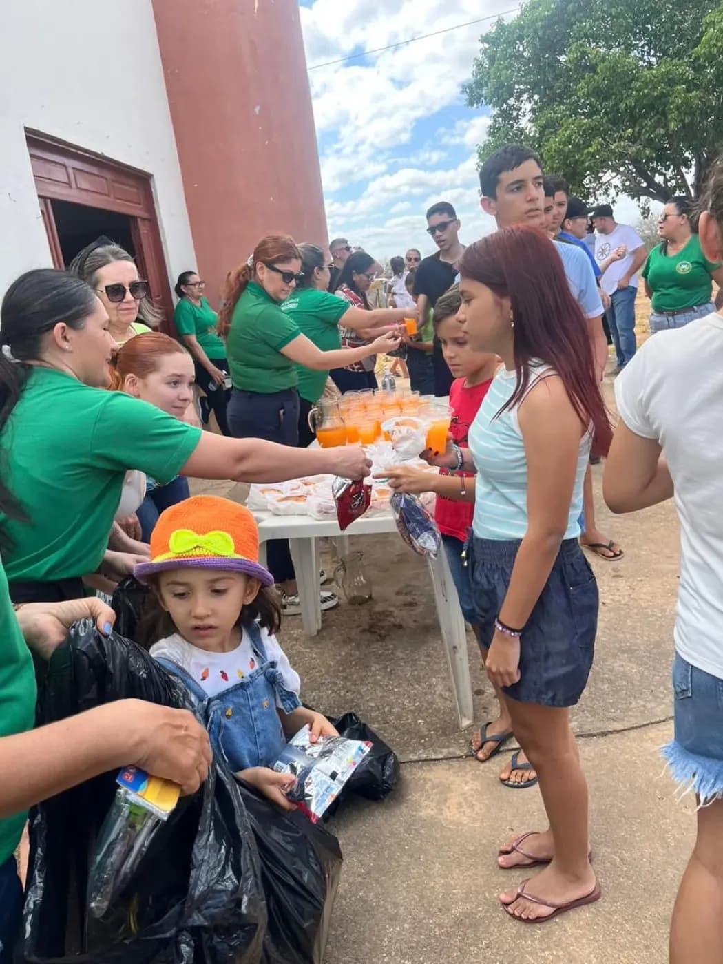 Registro fotográfico: ATO ALUSIVO AO DIA DAS CRIANÇAS, REALIZADO PELAS LOJAS MAÇÔNICAS DO ORIENTE DE MOSSORÓ/RN, COM A ORGANIZAÇÃO DE SUAS FRATERNIDADES FEMININAS.