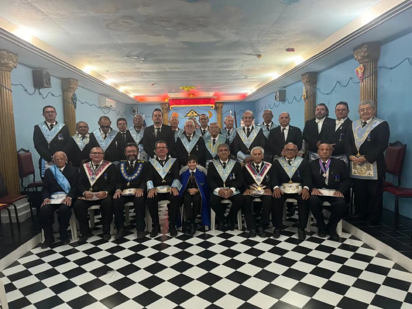 Registro fotográfico: SESSÃO MAGNA PÚBLICA ALUSIVA AO 60º ANO DE FUNDAÇÃO DA LOJA MAÇÔNICA TRAMPOLIM DA VITÓRIA Nº 1606, ORIENTE DE NATAL/RN.