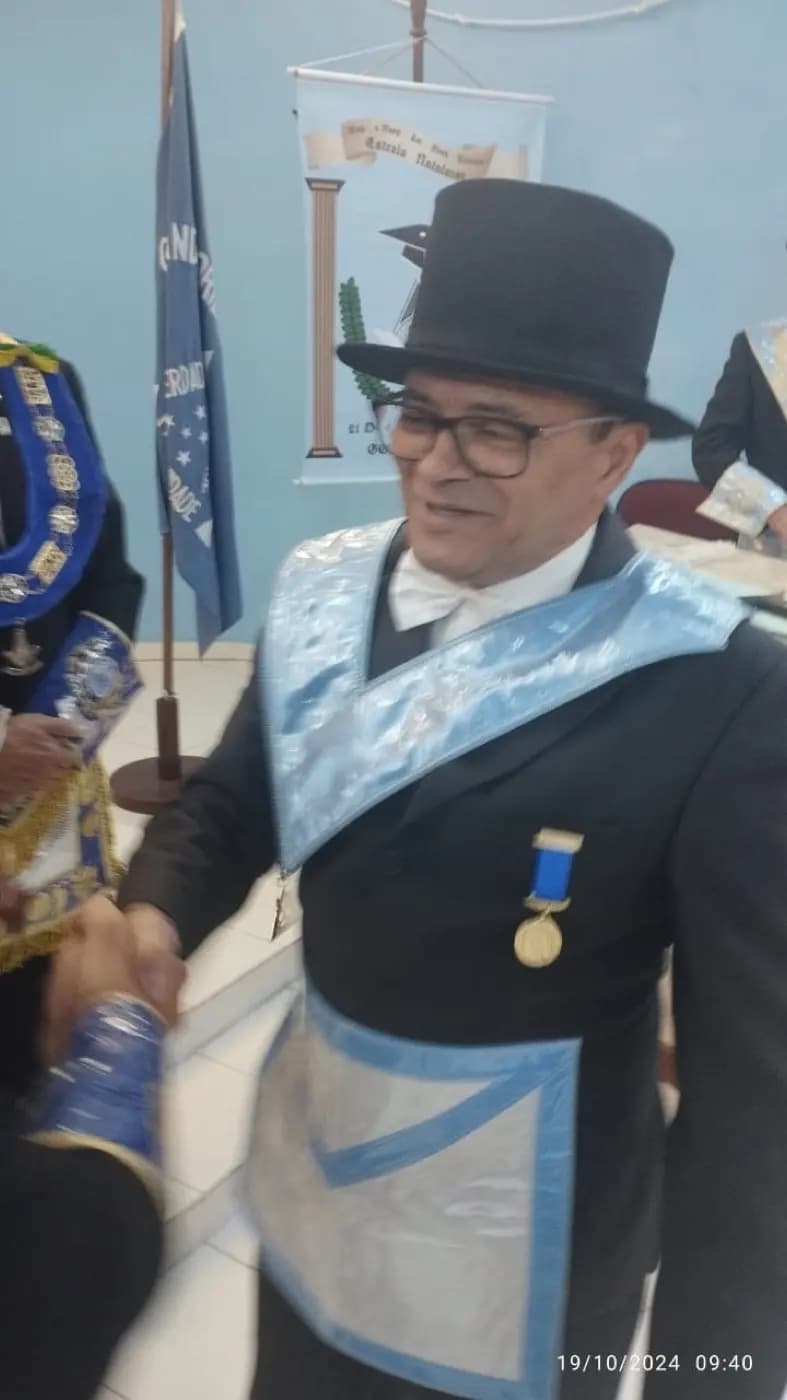 Registro fotográfico: PARTICIPAÇÃO DO GRÃO-MESTRE E DO GRÃO-MESTRE ADJUNTO DO GOB/RN NA SESSÃO ORDINÁRIA DE INSTRUÇÃO NO GRAU DE MESTRE MAÇOM, REALIZADA PELA LOJA MAÇÔNICA UNIVERSITÁRIA ESTRELA NATALENSE Nº 4.122, ORIENTE DE PARNAMIRIM/RN, QUE FUNCIONA NO RITO SCHRÖDER.