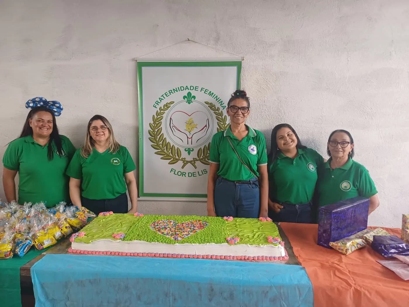 Registro fotográfico: ATO ALUSIVO AO DIA DAS CRIANÇAS, REALIZADO PELA LOJA MAÇÔNICA PEDRO ALVES PINHEIRO Nº 3.918, ORIENTE DE EXTREMOZ/RN, JUNTAMENTE COM A FRATERNIDADE FEMININA CRUZEIRO DO SUL “FLOR DE LIS”, A ELA VINCULADA, E COM O INSTITUTO OLHE PRA MIM (I.O.P.M.).