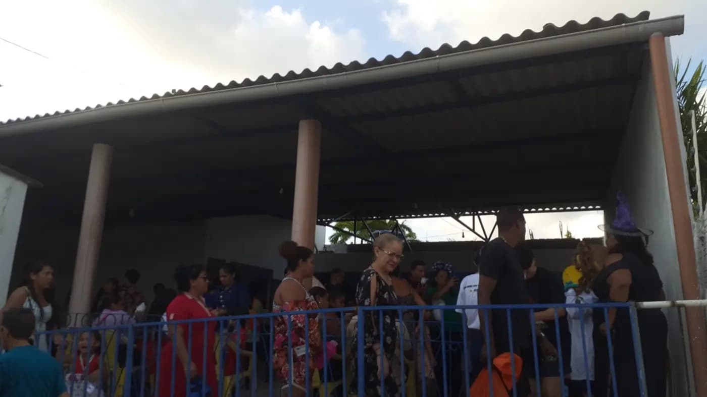 Registro fotográfico: ATO ALUSIVO AO DIA DAS CRIANÇAS, REALIZADO PELA LOJA MAÇÔNICA PEDRO ALVES PINHEIRO Nº 3.918, ORIENTE DE EXTREMOZ/RN, JUNTAMENTE COM A FRATERNIDADE FEMININA CRUZEIRO DO SUL “FLOR DE LIS”, A ELA VINCULADA, E COM O INSTITUTO OLHE PRA MIM (I.O.P.M.).