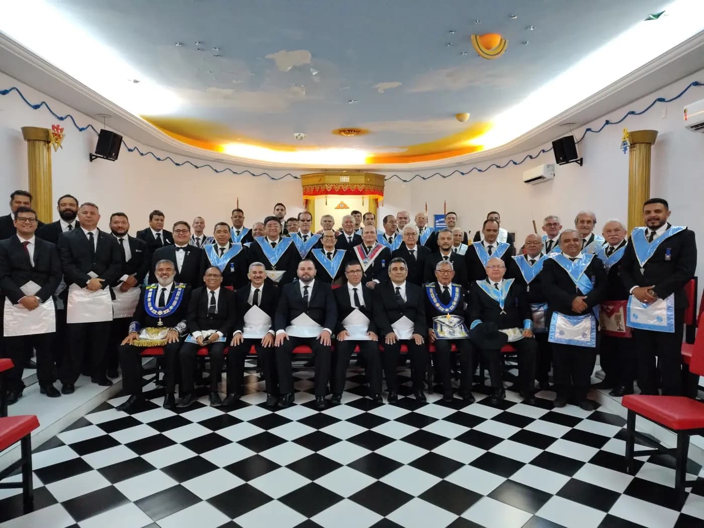 Registro fotográfico: PARTICIPAÇÃO DO GRÃO-MESTRE E DO GRÃO-MESTRE ADJUNTO DO GOB/RN NA SESSÃO DE RETORNO AOS TRABALHOS MAÇÔNICOS DO ANO DE 2025, REALIZADA PELA LOJA MAÇÔNICA JOÃO CECÍLIO DA COSTA N° 2.116, ORIENTE DE NATAL/RN.