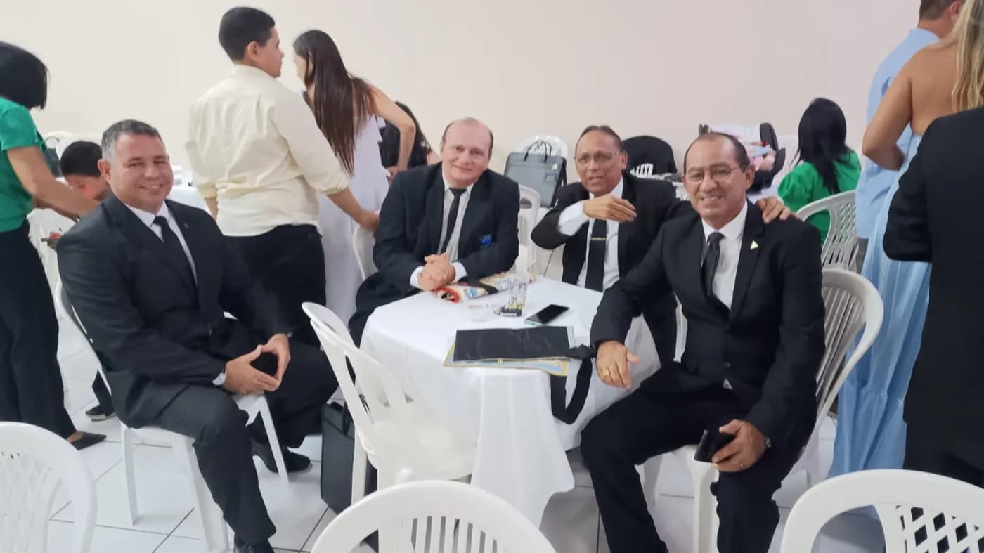 Registro fotográfico: PARTICIPAÇÃO DO GRÃO-MESTRE E DO GRÃO-MESTRE ADJUNTO DO GOB/RN NA SESSÃO DE RETORNO AOS TRABALHOS MAÇÔNICOS DO ANO DE 2025, REALIZADA PELA LOJA MAÇÔNICA JOÃO CECÍLIO DA COSTA N° 2.116, ORIENTE DE NATAL/RN.