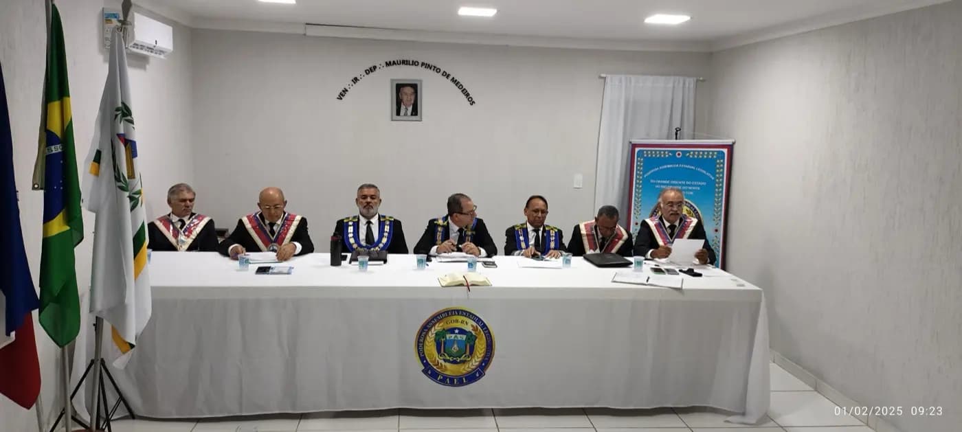 Registro fotográfico: PARTICIPAÇÃO DO GRÃO-MESTRE E DO GRÃO-MESTRE ADJUNTO DO GOB-RN NA PRIMEIRA REUNIÃO ORDINÁRIA DE 2025, DA PODERORA ASSEMBLEIA ESTADUAL LEGISLATIVA DO ESTADO DO RIO GRANDE DO NORTE (PAEL-RN).