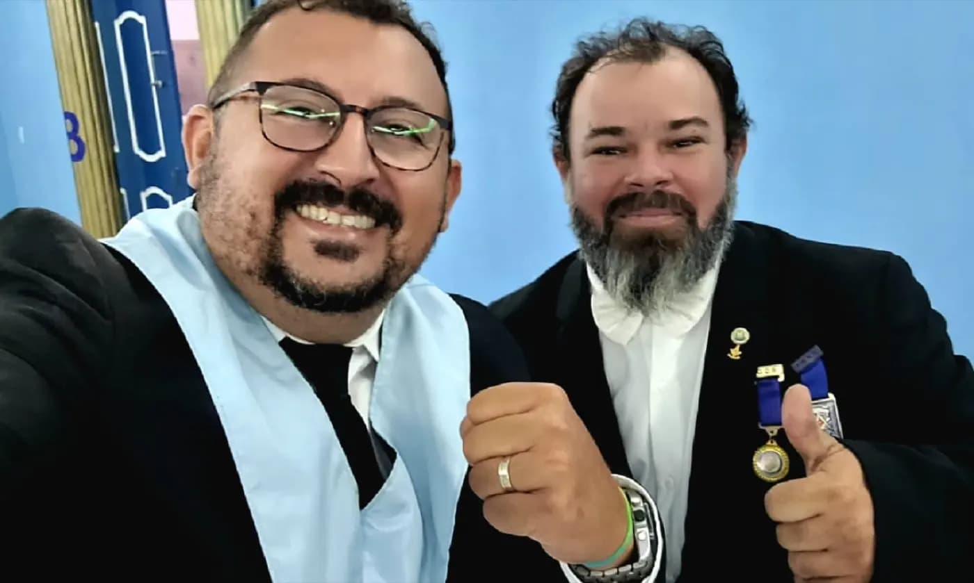 Registro fotográfico: PARTICIPAÇÃO DO GRÃO-MESTRE E DE GRÃO-MESTRE DE HONRA DO GOB-RN NA SESSÃO MAGNA DE INICIAÇÃO REALIZADA PELA LOJA MAÇÔNICA PEDRO ALVES PINHEIRO N° 3.918, ORIENTE DE EXTREMOZ/RN.