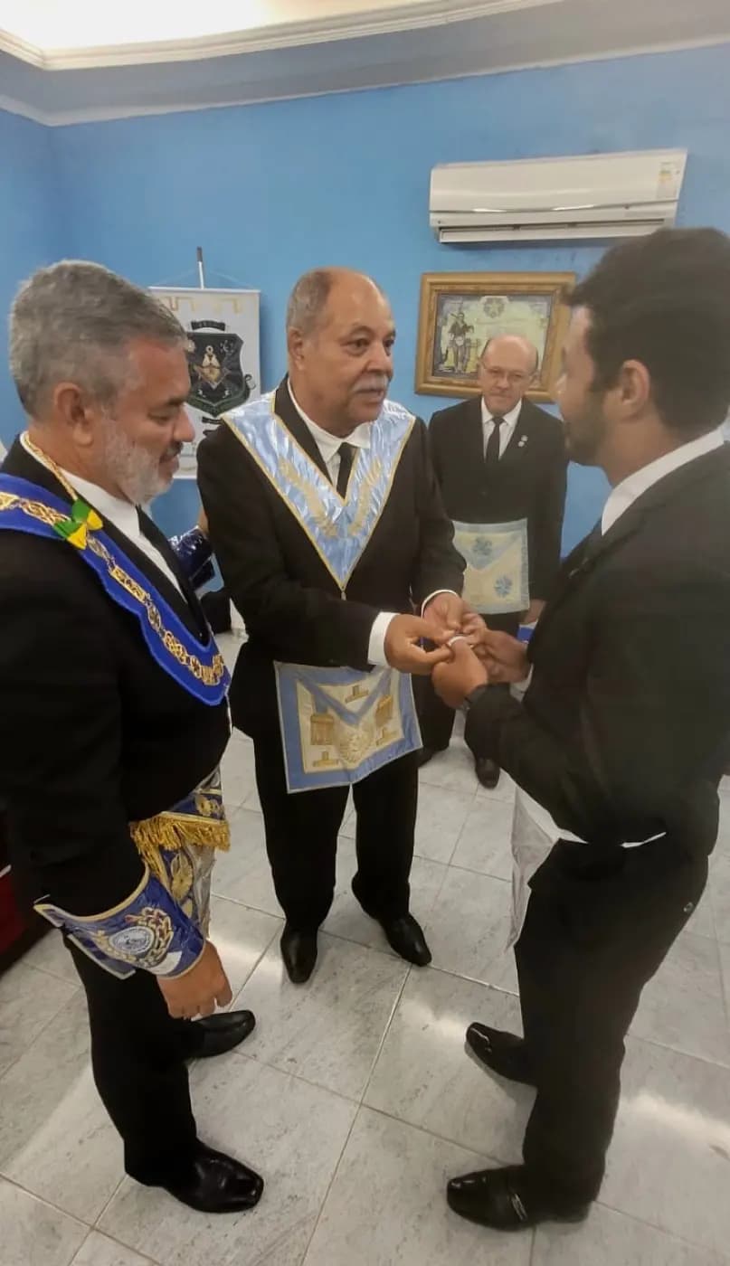 Registro fotográfico: PARTICIPAÇÃO DO GRÃO-MESTRE E DE GRÃO-MESTRE DE HONRA DO GOB-RN NA SESSÃO MAGNA DE INICIAÇÃO REALIZADA PELA LOJA MAÇÔNICA PEDRO ALVES PINHEIRO N° 3.918, ORIENTE DE EXTREMOZ/RN.
