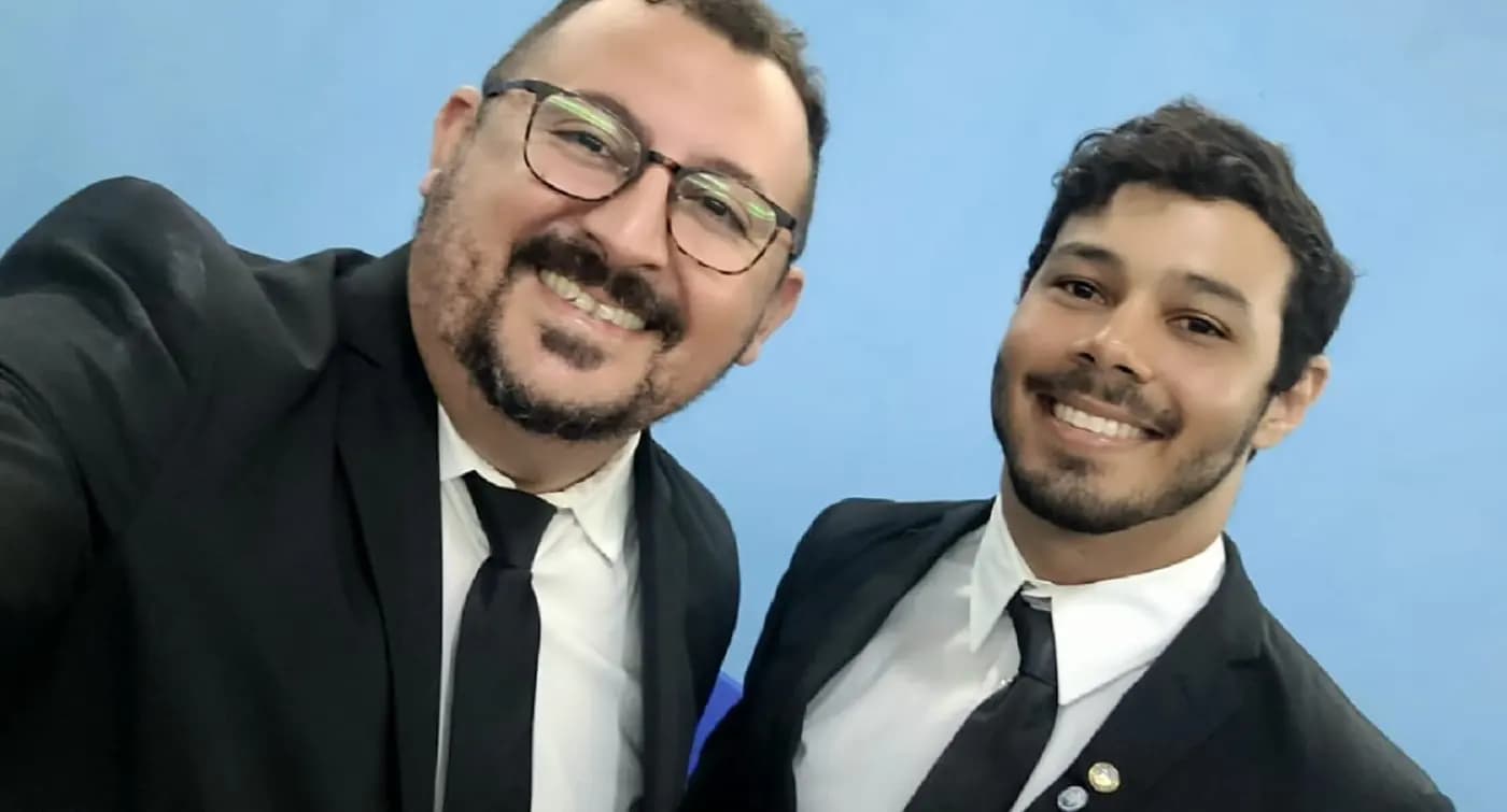Registro fotográfico: PARTICIPAÇÃO DO GRÃO-MESTRE E DE GRÃO-MESTRE DE HONRA DO GOB-RN NA SESSÃO MAGNA DE INICIAÇÃO REALIZADA PELA LOJA MAÇÔNICA PEDRO ALVES PINHEIRO N° 3.918, ORIENTE DE EXTREMOZ/RN.