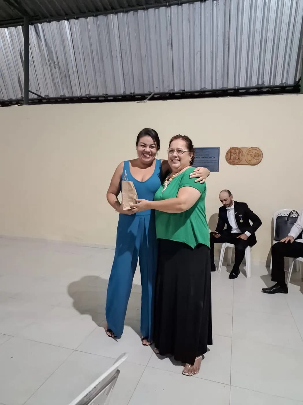 Registro fotográfico: PARTICIPAÇÃO DO GRÃO-MESTRE E DO GRÃO-MESTRE ADJUNTO DO GOB/RN NA SESSÃO MAGNA DE INICIAÇÃO REALIZADA PELA LOJA MAÇÔNICA LUIZ GONZAGA DO NASCIMENTO N° 4.567, ORIENTE DE SANTA MARIA/RN.