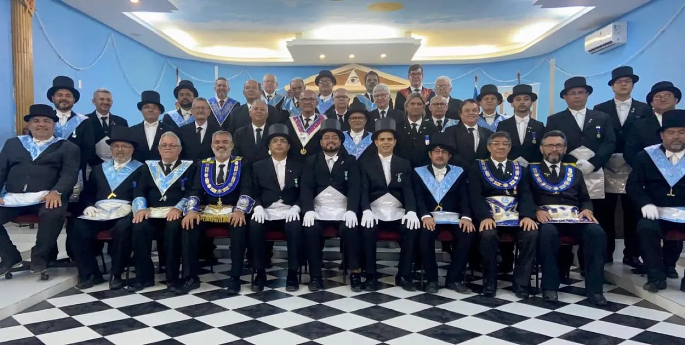 Registro fotográfico: SESSÃO MAGNA DE INICIAÇÃO NO RITO SCHRÖDER, REALIZADA PELA LOJA MAÇÔNICA UNIVERSITÁRIA ESTRELA NATALENSE Nº 4.122, ORIENTE DE PARNAMIRIM/RN.