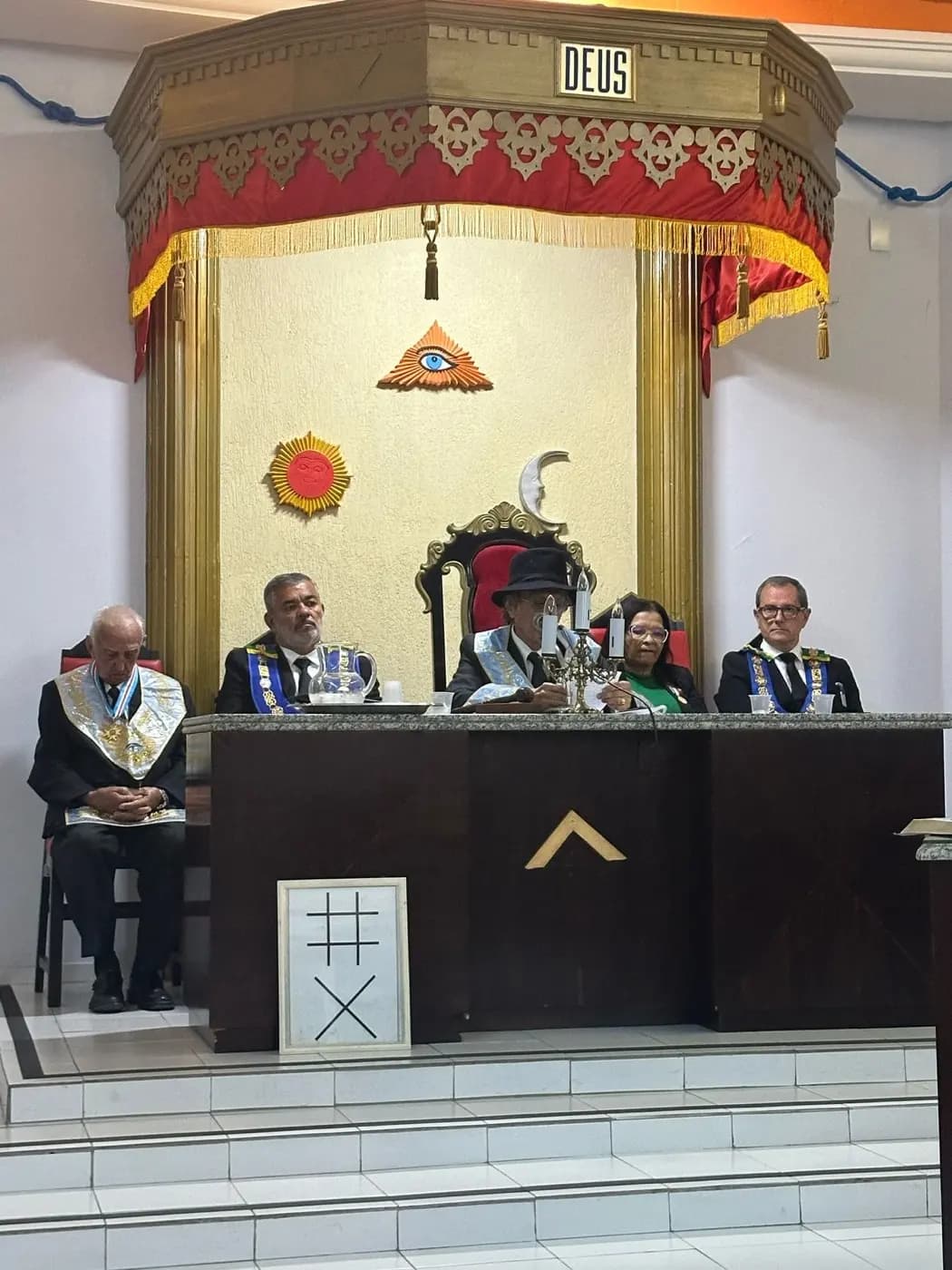 Registro fotográfico: PARTICIPAÇÃO DO GRÃO-MESTRE DO GOB-RN NA SESSÃO MAGNA PÚBLICA ALUSIVA AO 189º ANO DE FUNDAÇÃO DA LOJA MAÇÔNICA 21 DE MARÇO Nº 152, ORIENTE DE NATAL/RN.