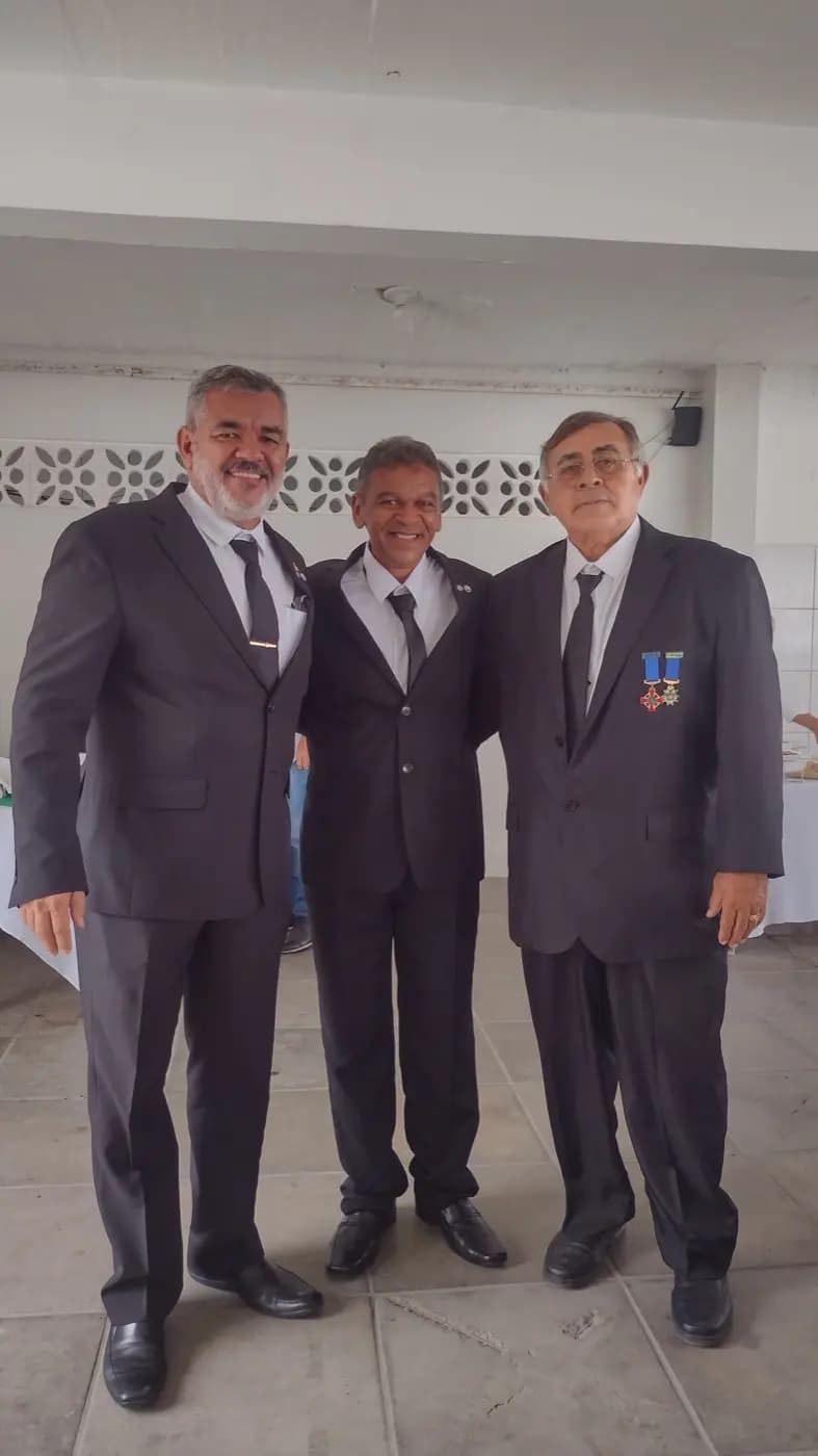 Registro fotográfico: PARTICIPAÇÃO DO GRÃO-MESTRE DO GOB-RN NA SESSÃO MAGNA DE INICIAÇÃO REALIZADA PELA LOJA MAÇÔNICA FRATERNIDADE E JUSTIÇA III N° 1.757, ORIENTE DE CURRAIS NOVOS/RN.