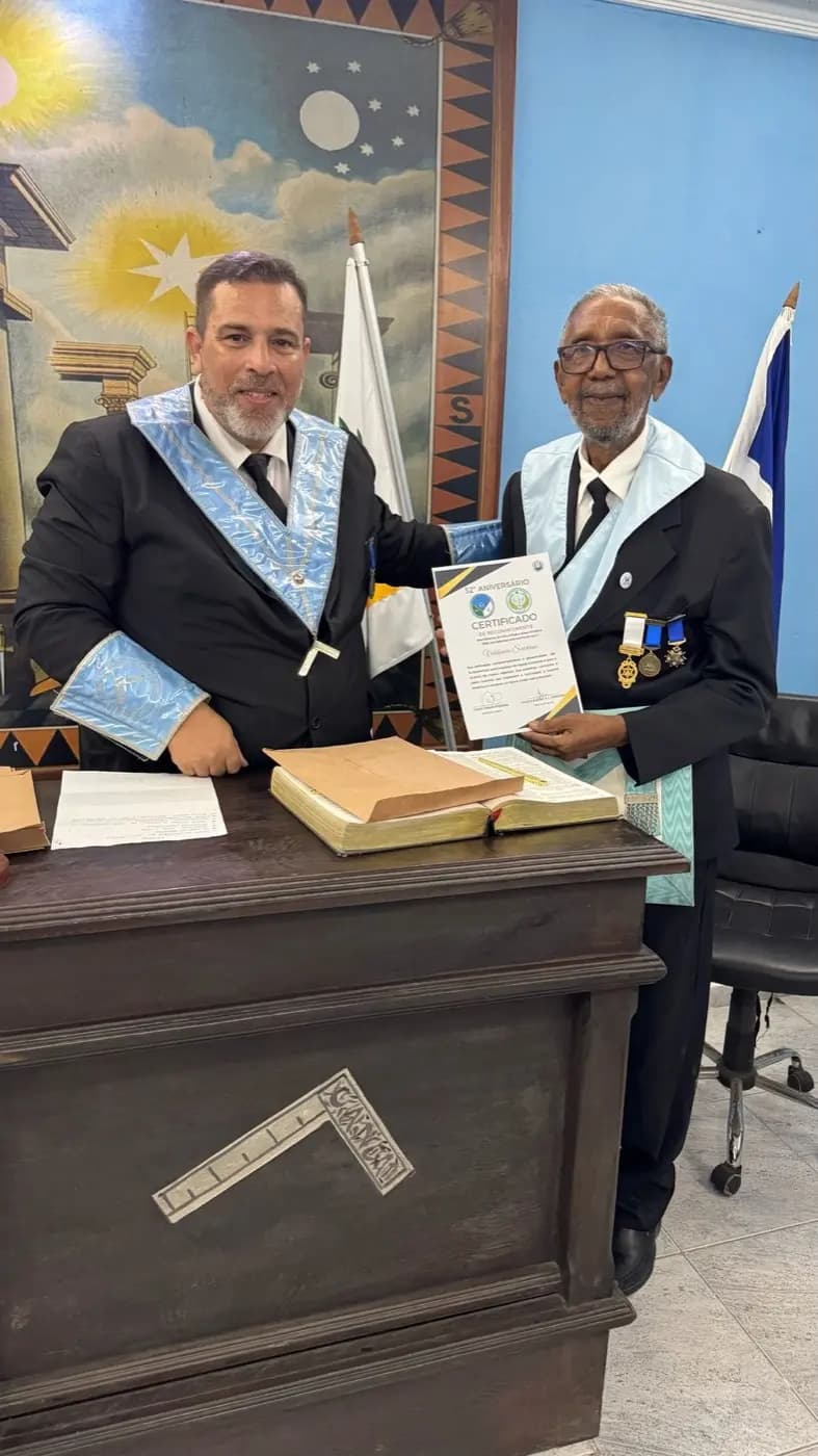 Registro fotográfico: SESSÃO MAGNA PÚBLICA ALUSIVA AO 32º ANO DE FUNDAÇÃO DA LOJA MAÇÔNICA PEDRO ALVES PINHEIRO Nº 3.018, ORIENTE DE EXTREMOZ/RN.