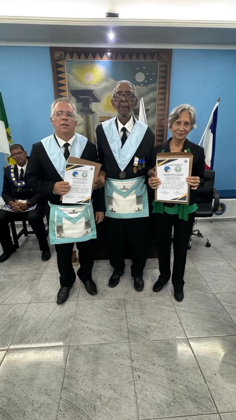 Registro fotográfico: SESSÃO MAGNA PÚBLICA ALUSIVA AO 32º ANO DE FUNDAÇÃO DA LOJA MAÇÔNICA PEDRO ALVES PINHEIRO Nº 3.018, ORIENTE DE EXTREMOZ/RN.