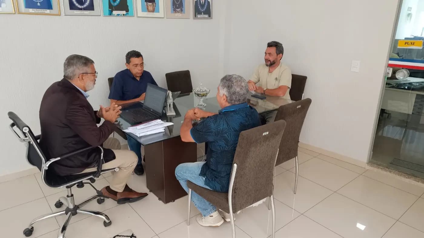 Registro fotográfico: REUNIÃO DA COMISSÃO ESPECIAL DE ELABORAÇÃO DE PROJETO PARA OS PREPARATIVOS DAS SUGESTÕES A SEREM APRESENTADAS AO GRANDE ORIENTE DO BRASIL (GOB), SOBRE O TEMA ESTRATÉGICO “GARANTIA DOS DIREITOS FUNDAMENTAIS: SAÚDE, EDUCAÇÃO, ASSISTÊNCIA SOCIAL, LIBERDADE DE IMPRENSA E DE EXPRESSÃO”.