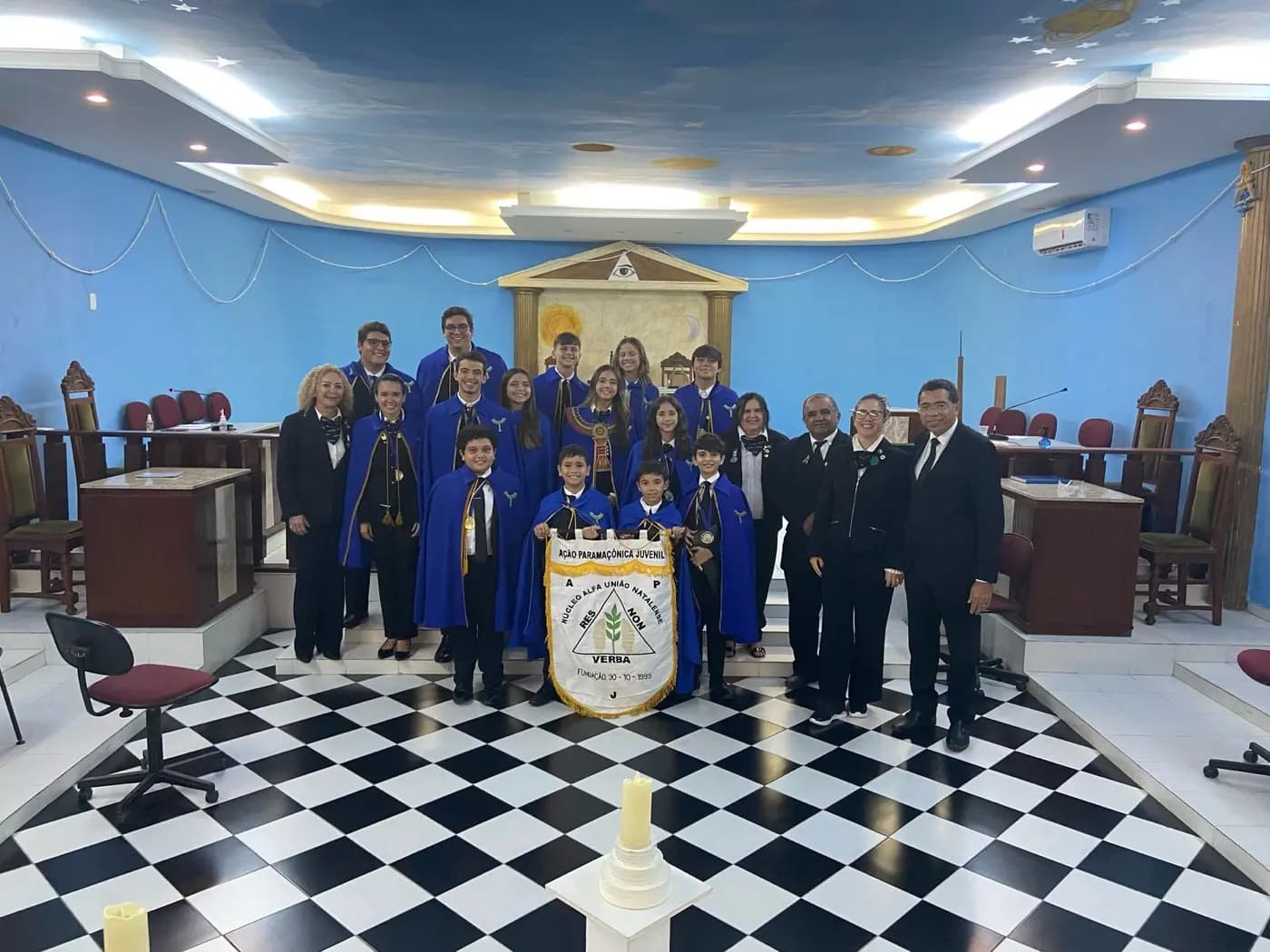 Registro fotográfico: SESSÃO DE HORA CÍVICA REALIZADA PELO NÚCLEO ALFA UNIÃO NATALENSE N°42, DA AÇÃO PARAMAÇÔNICA JUVENIL, DO GRANDE ORIENTE DO BRASIL – APJ.
