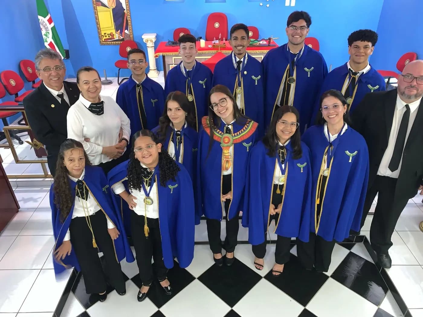 Registro fotográfico: SESSÃO DE HORA CÍVICA REALIZADA PELO NÚCLEO ALFA UNIÃO E TRABALHO SANTACRUZENSE, DA AÇÃO PARAMAÇÔNICA JUVENIL, DO GRANDE ORIENTE DO BRASIL-APJ.