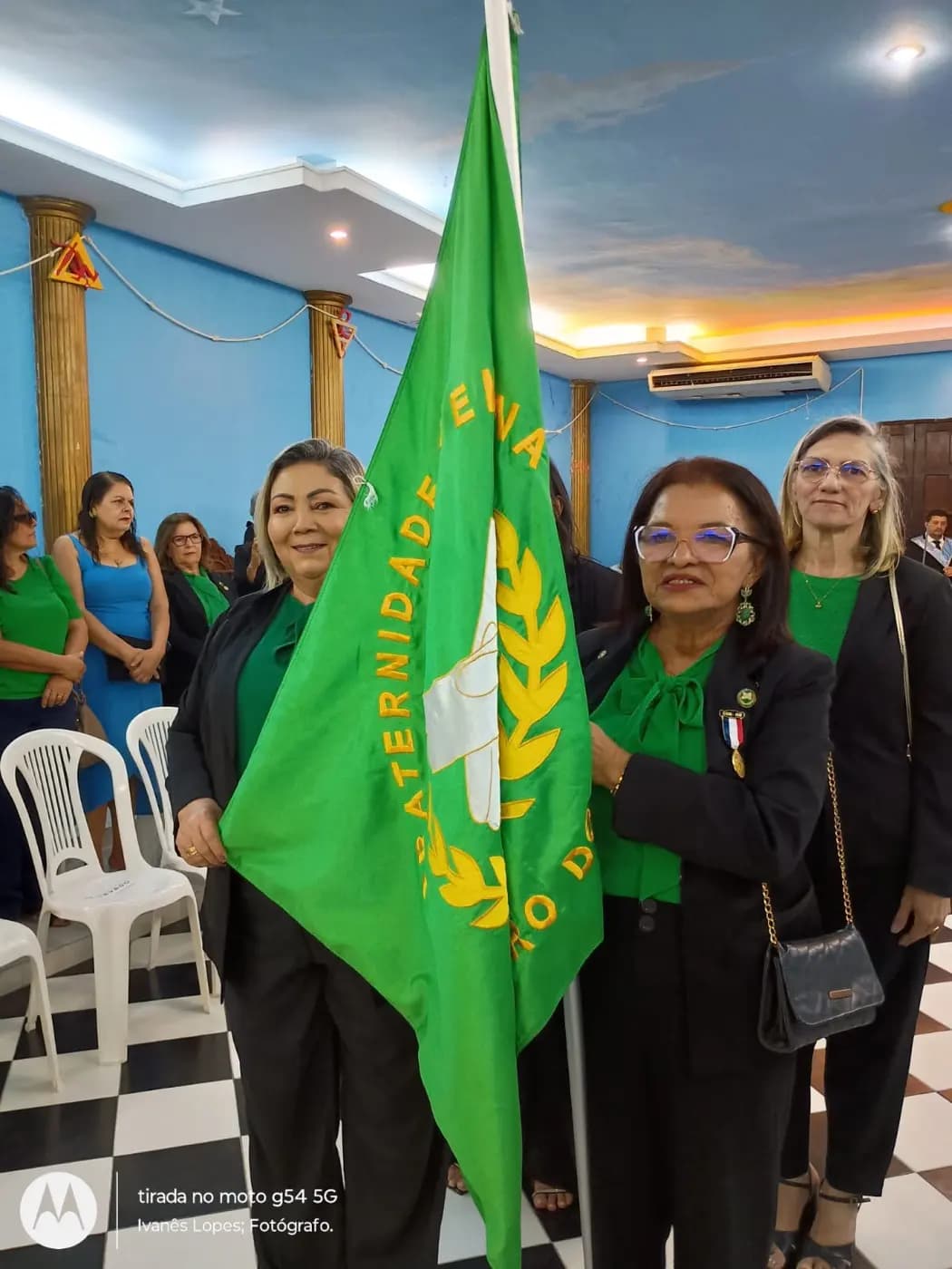 Registro fotográfico: SESSÃO MAGNA PÚBLICA DE ANIVERSÁRIO DE 14 (QUATORZE) ANOS DE FUNDAÇÃO DA LOJA MAÇÔNICA MONTEIRO LOBATO Nº 4162, ORIENTE DE PARNAMIRIM-RN, DE ENTREGA DA CARTA DE REGISTRO E RECONHECIMENTO DA FRAFEM ONIX LUZ DO AMANHECER E EM COMEMORAÇÃO AO DIA DAS MÃES.