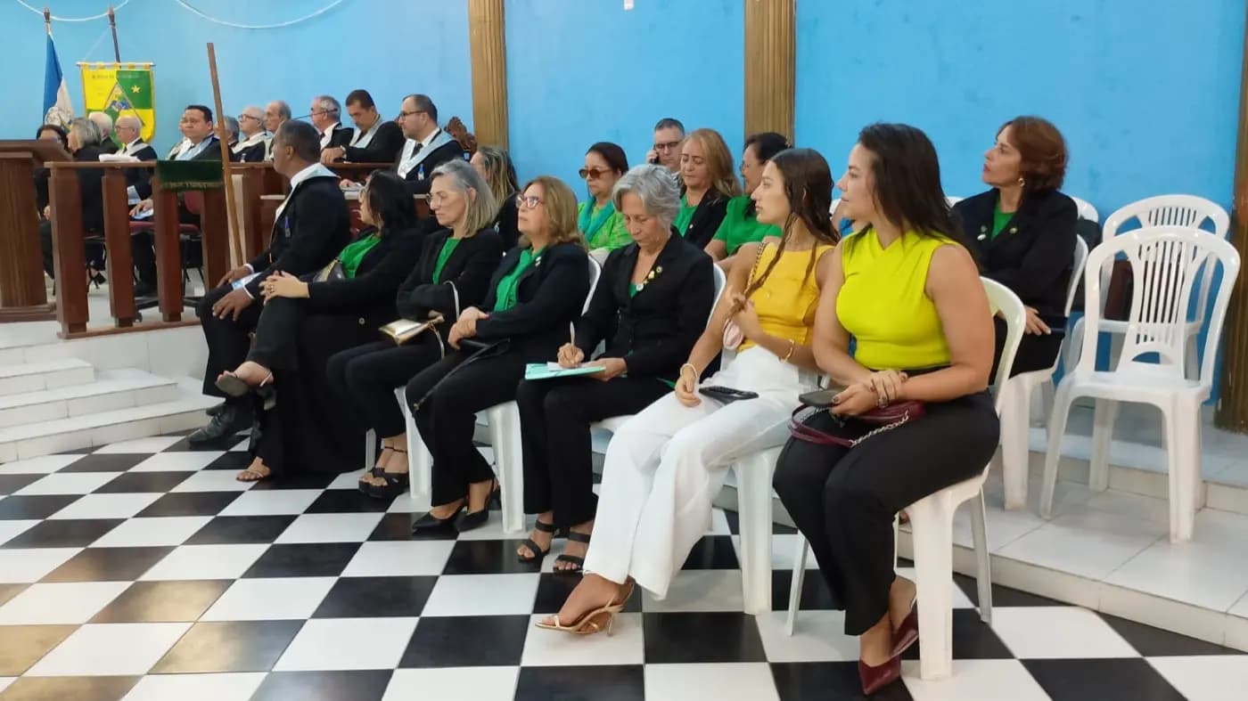 Registro fotográfico: SESSÃO MAGNA PÚBLICA DE ANIVERSÁRIO DE 14 (QUATORZE) ANOS DE FUNDAÇÃO DA LOJA MAÇÔNICA MONTEIRO LOBATO Nº 4162, ORIENTE DE PARNAMIRIM-RN, DE ENTREGA DA CARTA DE REGISTRO E RECONHECIMENTO DA FRAFEM ONIX LUZ DO AMANHECER E EM COMEMORAÇÃO AO DIA DAS MÃES.