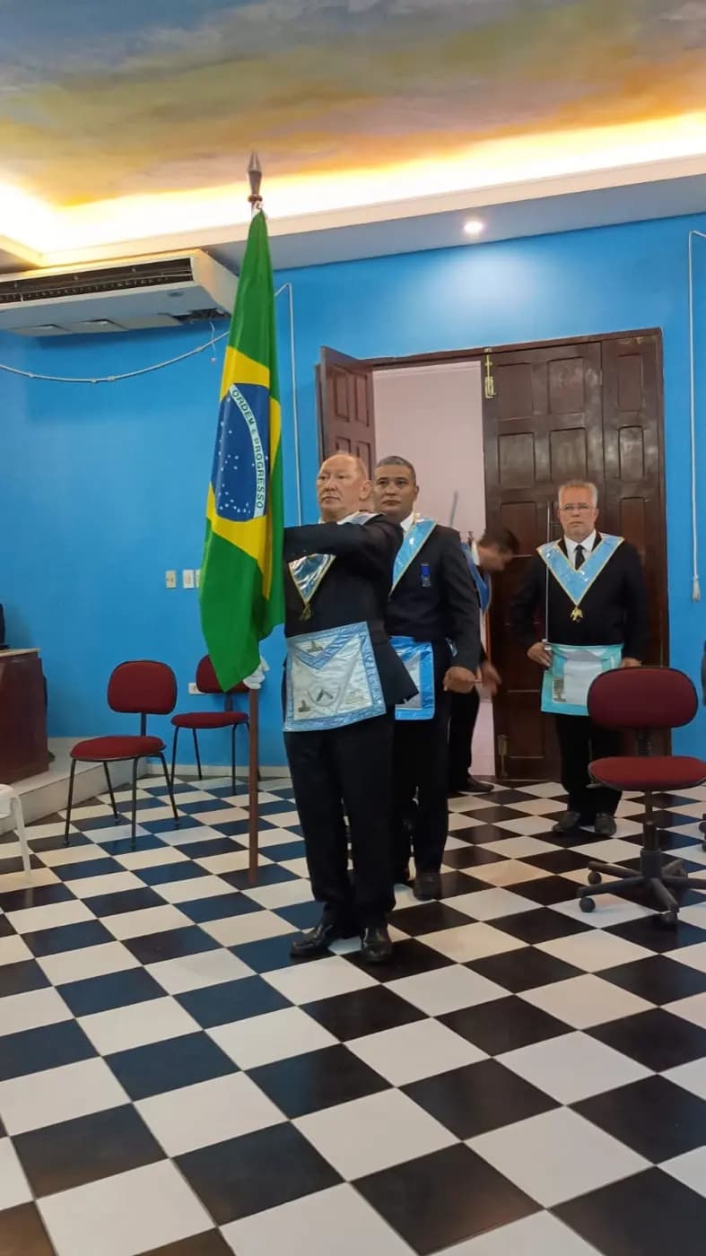 Registro fotográfico: SESSÃO MAGNA PÚBLICA DE ANIVERSÁRIO DE 14 (QUATORZE) ANOS DE FUNDAÇÃO DA LOJA MAÇÔNICA MONTEIRO LOBATO Nº 4162, ORIENTE DE PARNAMIRIM-RN, DE ENTREGA DA CARTA DE REGISTRO E RECONHECIMENTO DA FRAFEM ONIX LUZ DO AMANHECER E EM COMEMORAÇÃO AO DIA DAS MÃES.