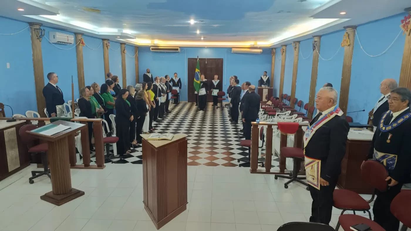 Registro fotográfico: SESSÃO MAGNA PÚBLICA DE ANIVERSÁRIO DE 14 (QUATORZE) ANOS DE FUNDAÇÃO DA LOJA MAÇÔNICA MONTEIRO LOBATO Nº 4162, ORIENTE DE PARNAMIRIM-RN, DE ENTREGA DA CARTA DE REGISTRO E RECONHECIMENTO DA FRAFEM ONIX LUZ DO AMANHECER E EM COMEMORAÇÃO AO DIA DAS MÃES.