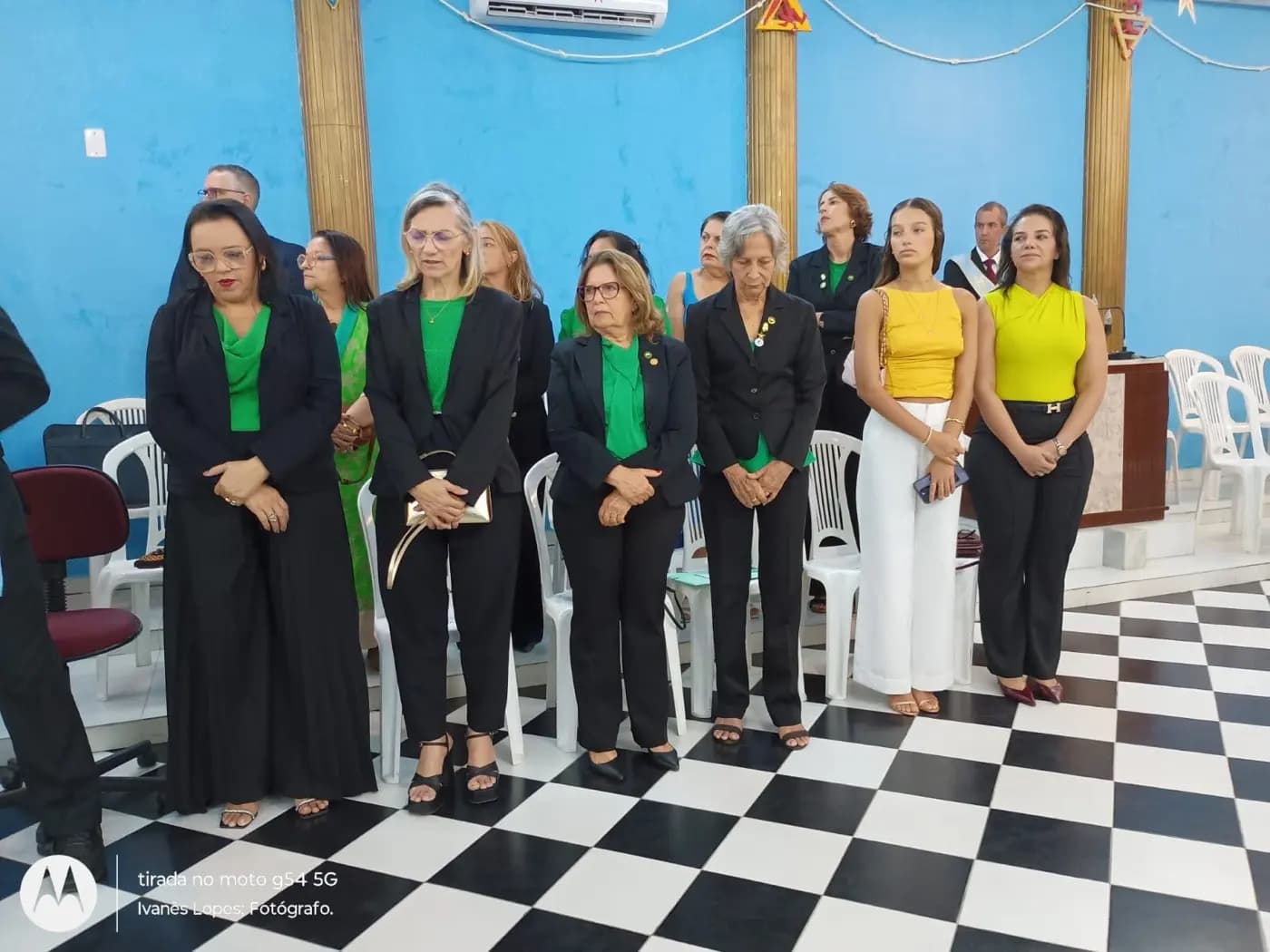 Registro fotográfico: SESSÃO MAGNA PÚBLICA DE ANIVERSÁRIO DE 14 (QUATORZE) ANOS DE FUNDAÇÃO DA LOJA MAÇÔNICA MONTEIRO LOBATO Nº 4162, ORIENTE DE PARNAMIRIM-RN, DE ENTREGA DA CARTA DE REGISTRO E RECONHECIMENTO DA FRAFEM ONIX LUZ DO AMANHECER E EM COMEMORAÇÃO AO DIA DAS MÃES.