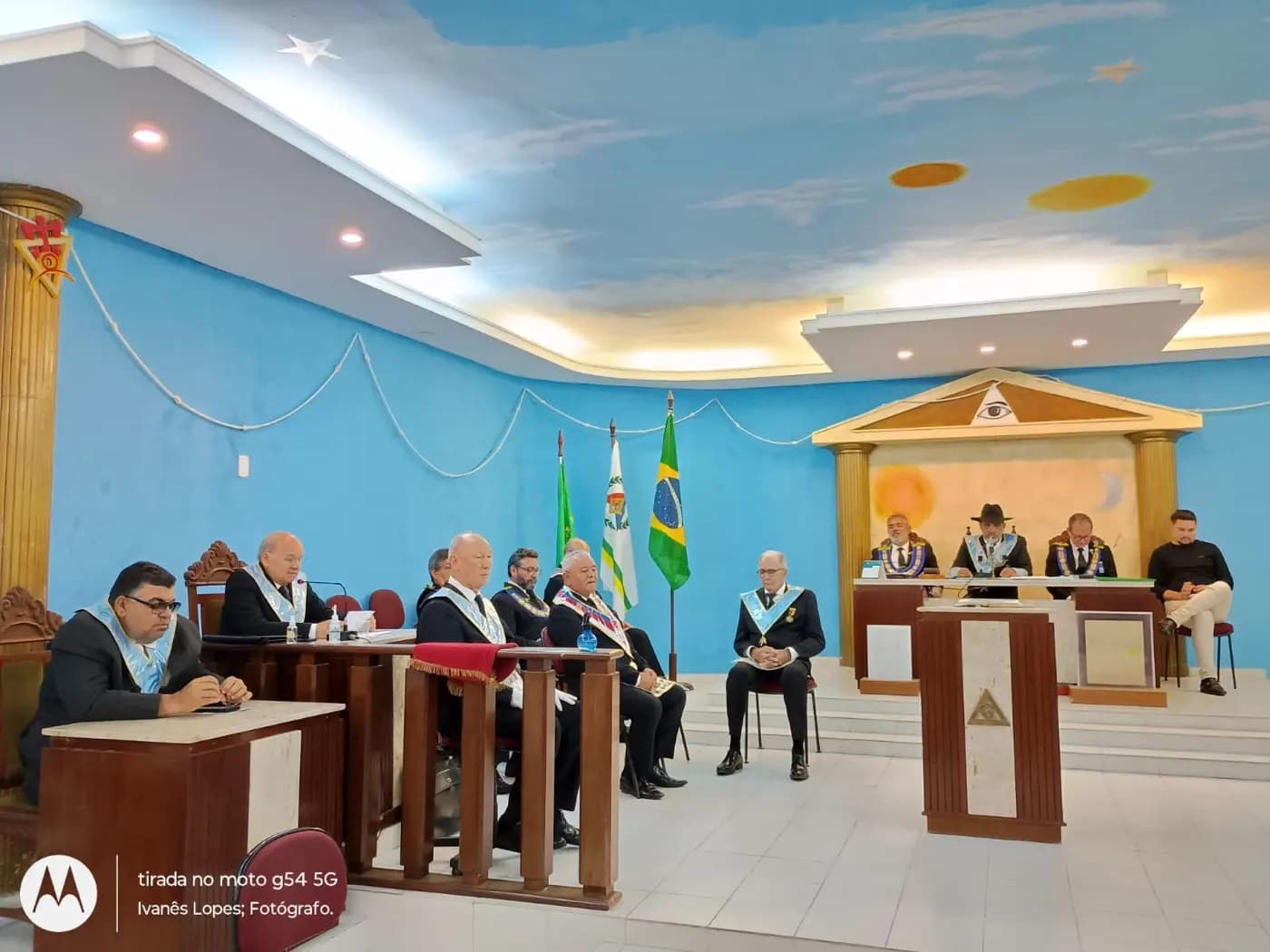 Registro fotográfico: SESSÃO MAGNA PÚBLICA DE ANIVERSÁRIO DE 14 (QUATORZE) ANOS DE FUNDAÇÃO DA LOJA MAÇÔNICA MONTEIRO LOBATO Nº 4162, ORIENTE DE PARNAMIRIM-RN, DE ENTREGA DA CARTA DE REGISTRO E RECONHECIMENTO DA FRAFEM ONIX LUZ DO AMANHECER E EM COMEMORAÇÃO AO DIA DAS MÃES.