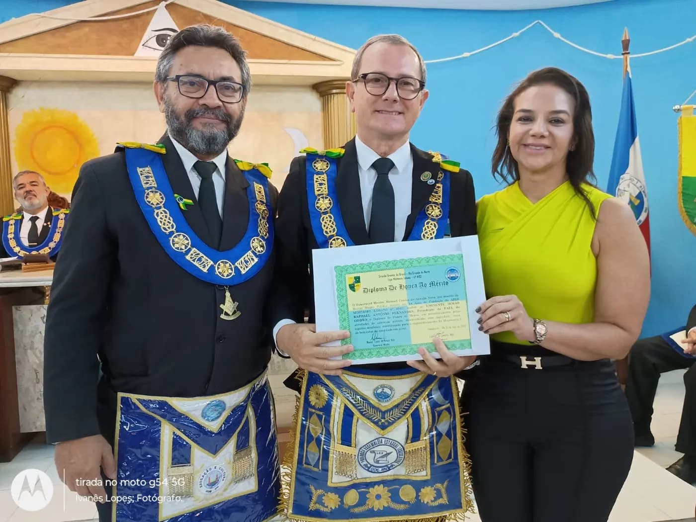 Registro fotográfico: SESSÃO MAGNA PÚBLICA DE ANIVERSÁRIO DE 14 (QUATORZE) ANOS DE FUNDAÇÃO DA LOJA MAÇÔNICA MONTEIRO LOBATO Nº 4162, ORIENTE DE PARNAMIRIM-RN, DE ENTREGA DA CARTA DE REGISTRO E RECONHECIMENTO DA FRAFEM ONIX LUZ DO AMANHECER E EM COMEMORAÇÃO AO DIA DAS MÃES.