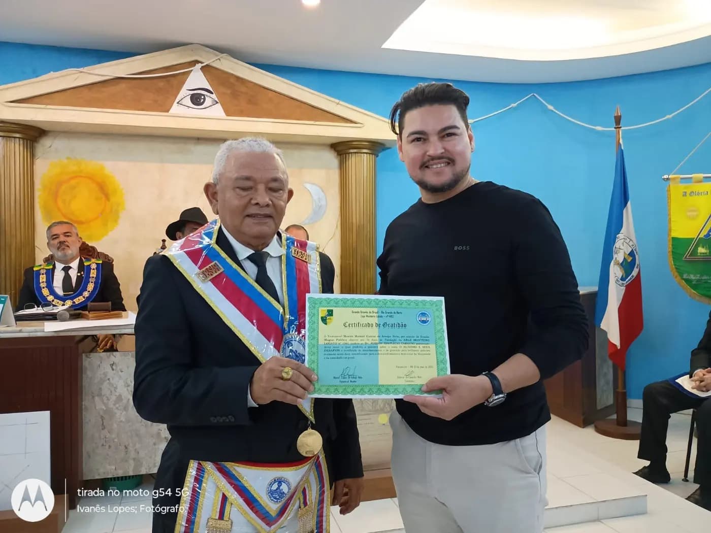 Registro fotográfico: SESSÃO MAGNA PÚBLICA DE ANIVERSÁRIO DE 14 (QUATORZE) ANOS DE FUNDAÇÃO DA LOJA MAÇÔNICA MONTEIRO LOBATO Nº 4162, ORIENTE DE PARNAMIRIM-RN, DE ENTREGA DA CARTA DE REGISTRO E RECONHECIMENTO DA FRAFEM ONIX LUZ DO AMANHECER E EM COMEMORAÇÃO AO DIA DAS MÃES.