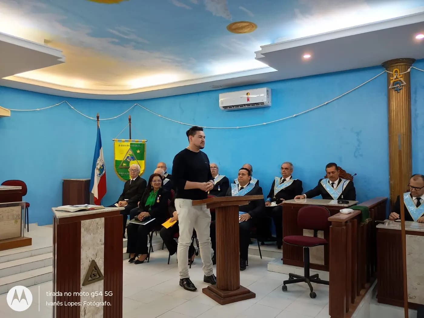 Registro fotográfico: SESSÃO MAGNA PÚBLICA DE ANIVERSÁRIO DE 14 (QUATORZE) ANOS DE FUNDAÇÃO DA LOJA MAÇÔNICA MONTEIRO LOBATO Nº 4162, ORIENTE DE PARNAMIRIM-RN, DE ENTREGA DA CARTA DE REGISTRO E RECONHECIMENTO DA FRAFEM ONIX LUZ DO AMANHECER E EM COMEMORAÇÃO AO DIA DAS MÃES.