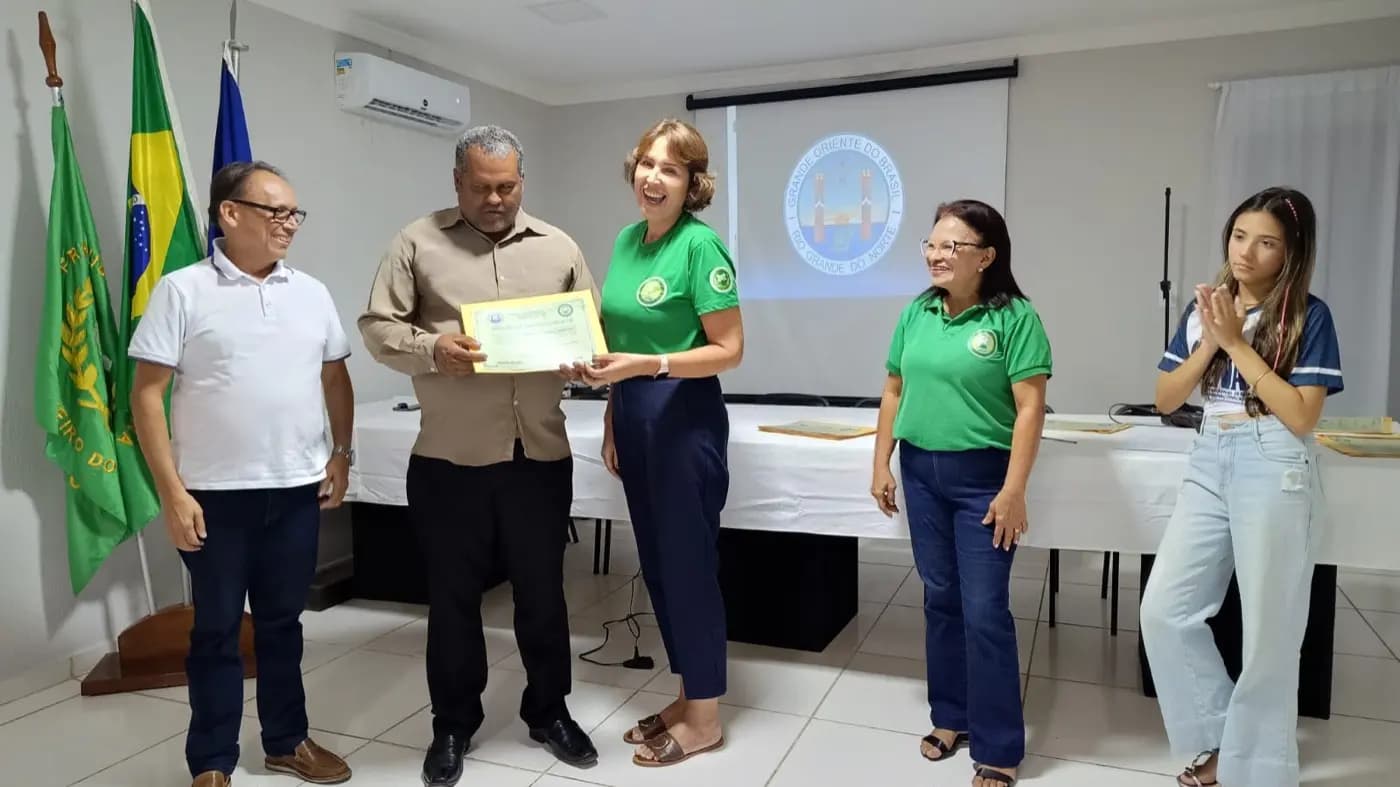 Registro fotográfico: ATO DE AGRADECIMENTO AOS PROFISSIONAIS VOLUNTÁRIOS QUE PARTICIPARAM DA AÇÃO FILANTRÓPICA ESTADUAL, COORDENADA PELO GOB-RN, REALIZADA NO DIA 26/04/2025 – CAMPANHA SAÚDE FÍSICA E MENTAL, AUTOCUIDADOS E BEM-ESTAR.