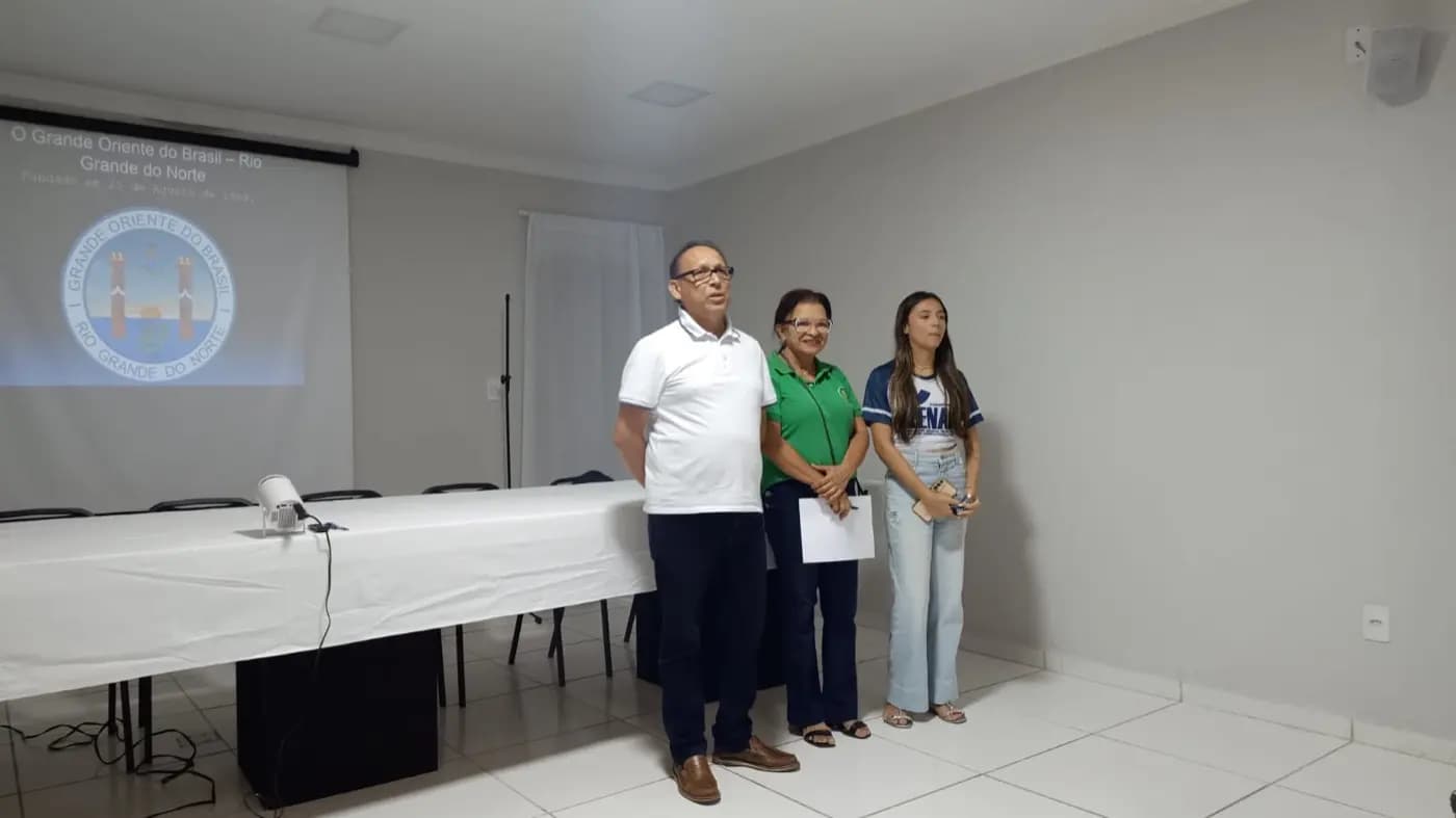 Registro fotográfico: ATO DE AGRADECIMENTO AOS PROFISSIONAIS VOLUNTÁRIOS QUE PARTICIPARAM DA AÇÃO FILANTRÓPICA ESTADUAL, COORDENADA PELO GOB-RN, REALIZADA NO DIA 26/04/2025 – CAMPANHA SAÚDE FÍSICA E MENTAL, AUTOCUIDADOS E BEM-ESTAR.