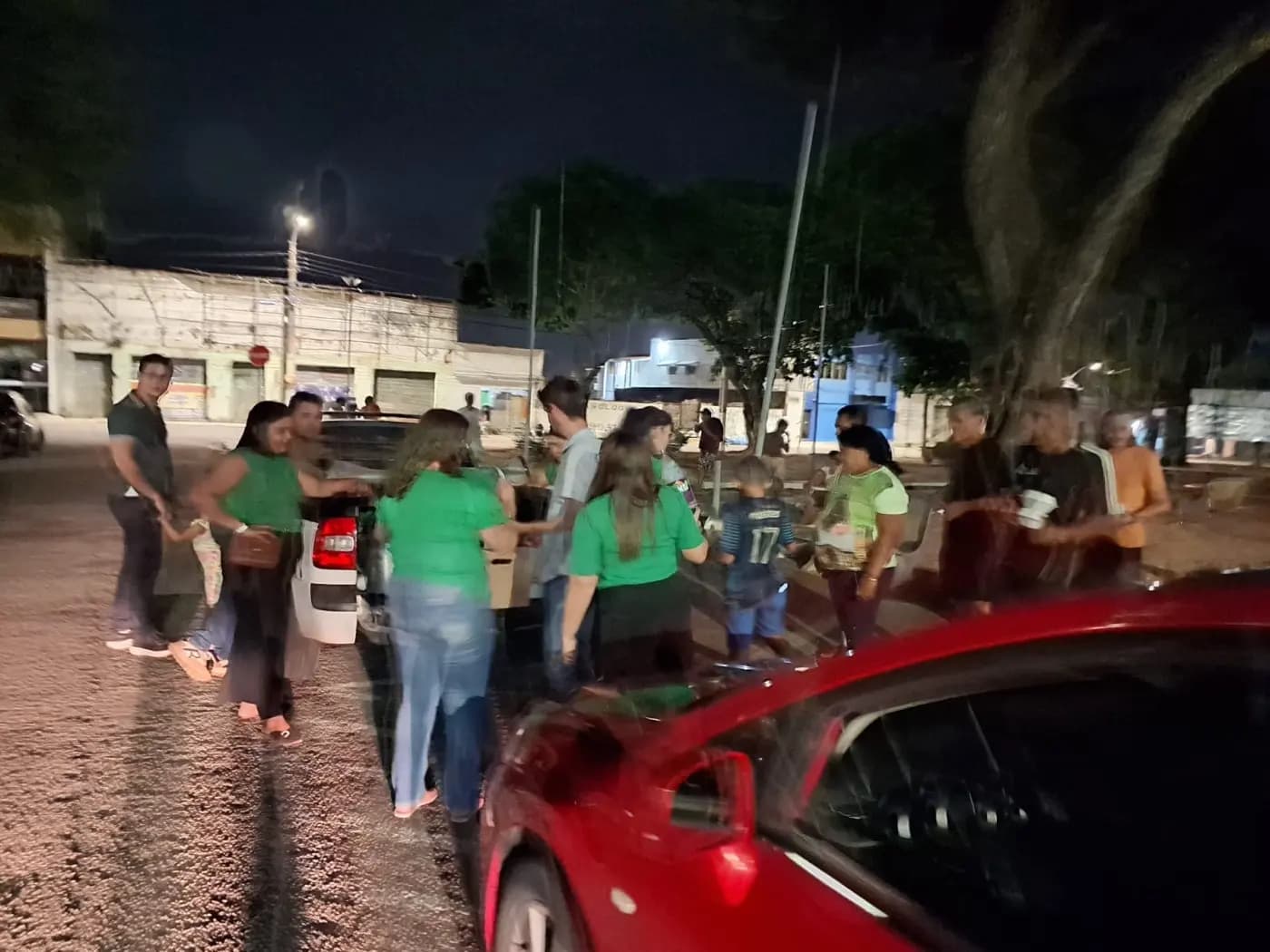 Registro fotográfico: AÇÃO FILANTRÓPICA REALIZADA PELA LOJA MAÇÔNICA LUIZ GONZAGA DO NASCIMENTO, Nº 4.567, ORIENTE DE PARNAMIRIM-RN, EM CONJUNTO COM A FRATERNIDADE FEMININA CRUZEIRO DO SUL – FLOR DO MANDACARU.