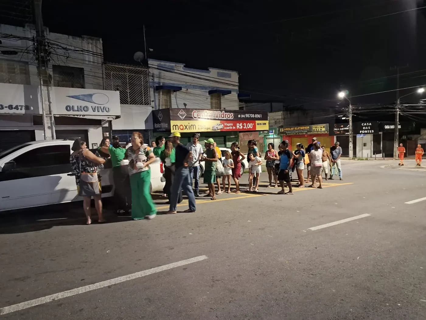 Registro fotográfico: AÇÃO FILANTRÓPICA REALIZADA PELA LOJA MAÇÔNICA LUIZ GONZAGA DO NASCIMENTO, Nº 4.567, ORIENTE DE PARNAMIRIM-RN, EM CONJUNTO COM A FRATERNIDADE FEMININA CRUZEIRO DO SUL – FLOR DO MANDACARU.