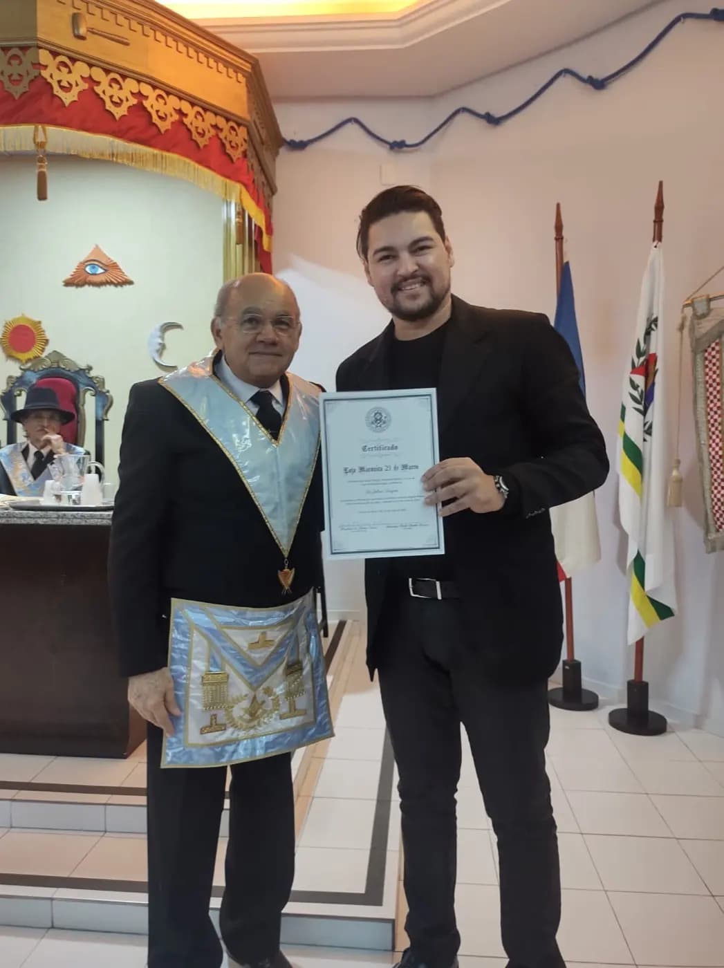 Registro fotográfico: PARTICIPAÇÃO DO GRÃO-MESTRE DO GOB-RN NA SESSÃO MAGNA PÚBLICA ALUSIVA AO DIA DAS MÃES REALIZADA PELA LOJA MAÇÔNICA 21 DE MARÇO N° 152, ORIENTE DE NATAL/RN.