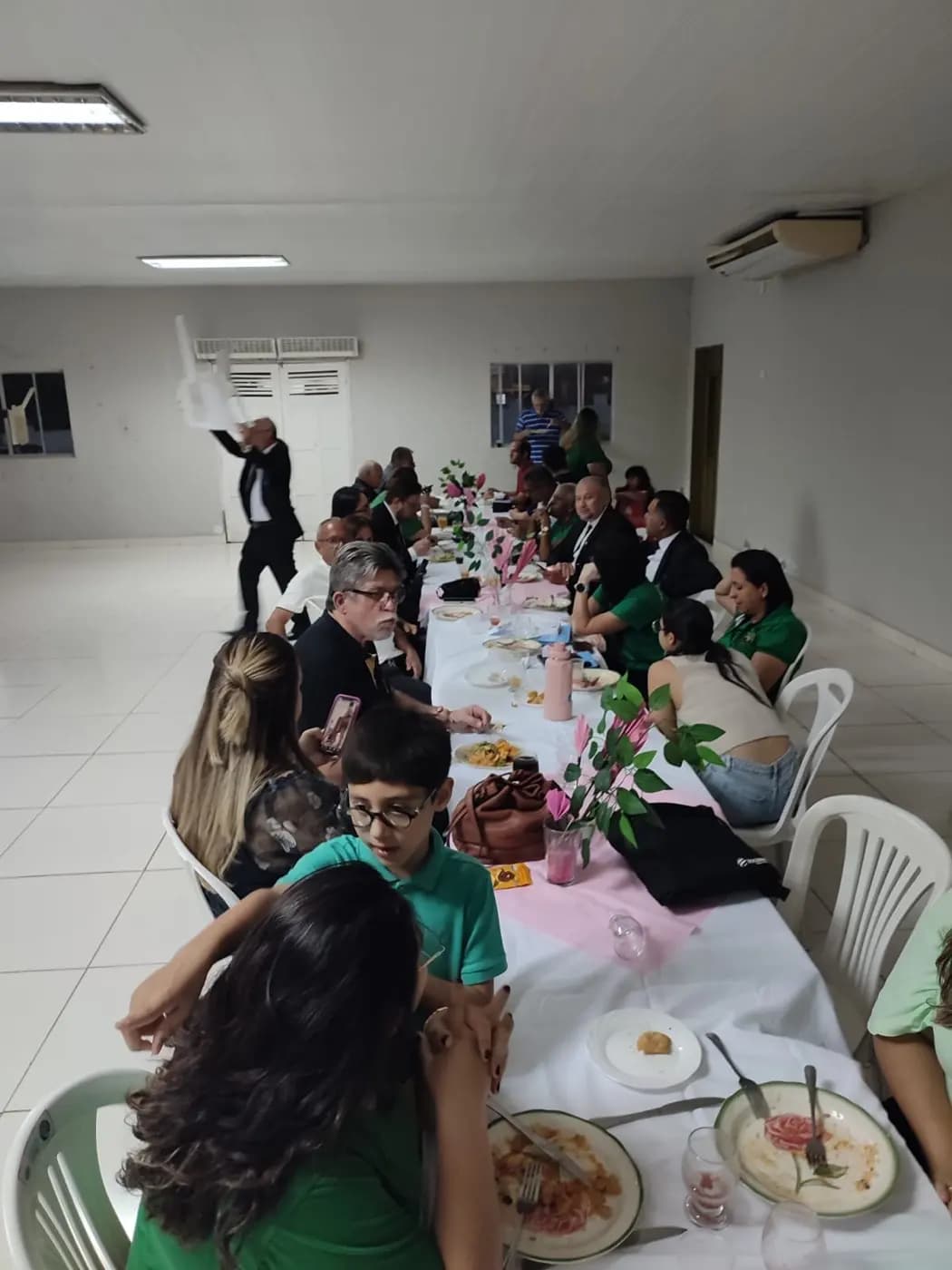 Registro fotográfico: SESSÃO CONJUNTA REALIZADA PELAS LOJAS MAÇÔNICAS SEBASTIAO VASCONCELOS DOS SANTOS 3.759 E JERÔNIMO ROSADO N° 1994, ORIENTE DE MOSSORÓ/RN.