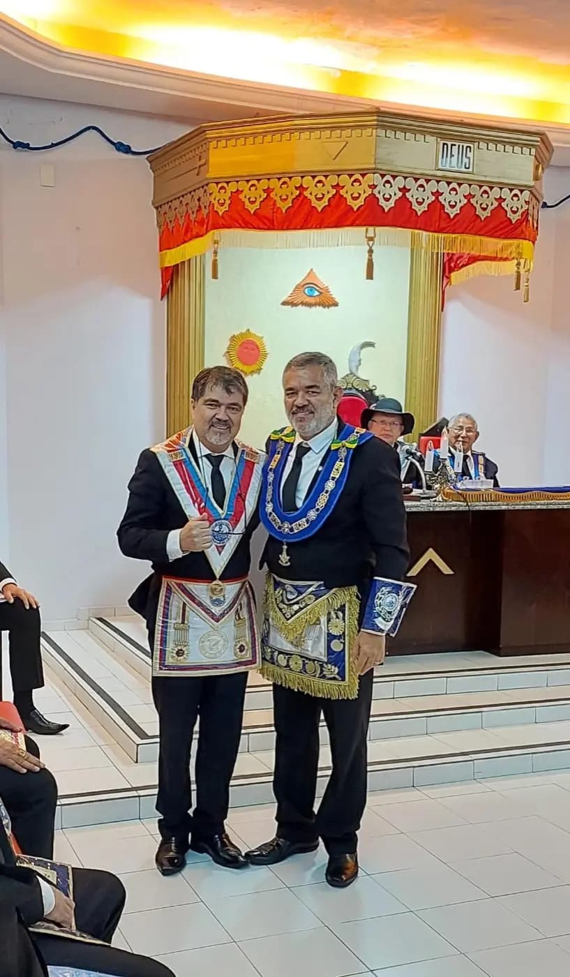 Registro fotográfico: PARTICIPAÇÃO DO GRÃO-MESTRE DO GOB/RN NA SESSÃO MAGNA DE INICIAÇÃO REALIZADA PELA LOJA MAÇÔNICA JOÃO CECÍLIO DA COSTA N° 2.116, ORIENTE DE NATAL/RN.