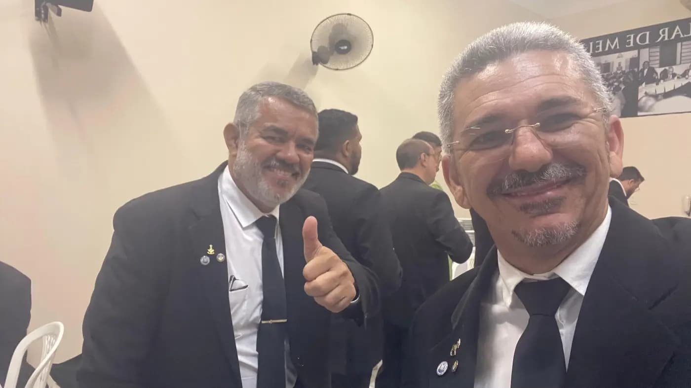 Registro fotográfico: PARTICIPAÇÃO DO GRÃO-MESTRE DO GOB/RN NA SESSÃO MAGNA DE INICIAÇÃO REALIZADA PELA LOJA MAÇÔNICA JOÃO CECÍLIO DA COSTA N° 2.116, ORIENTE DE NATAL/RN.