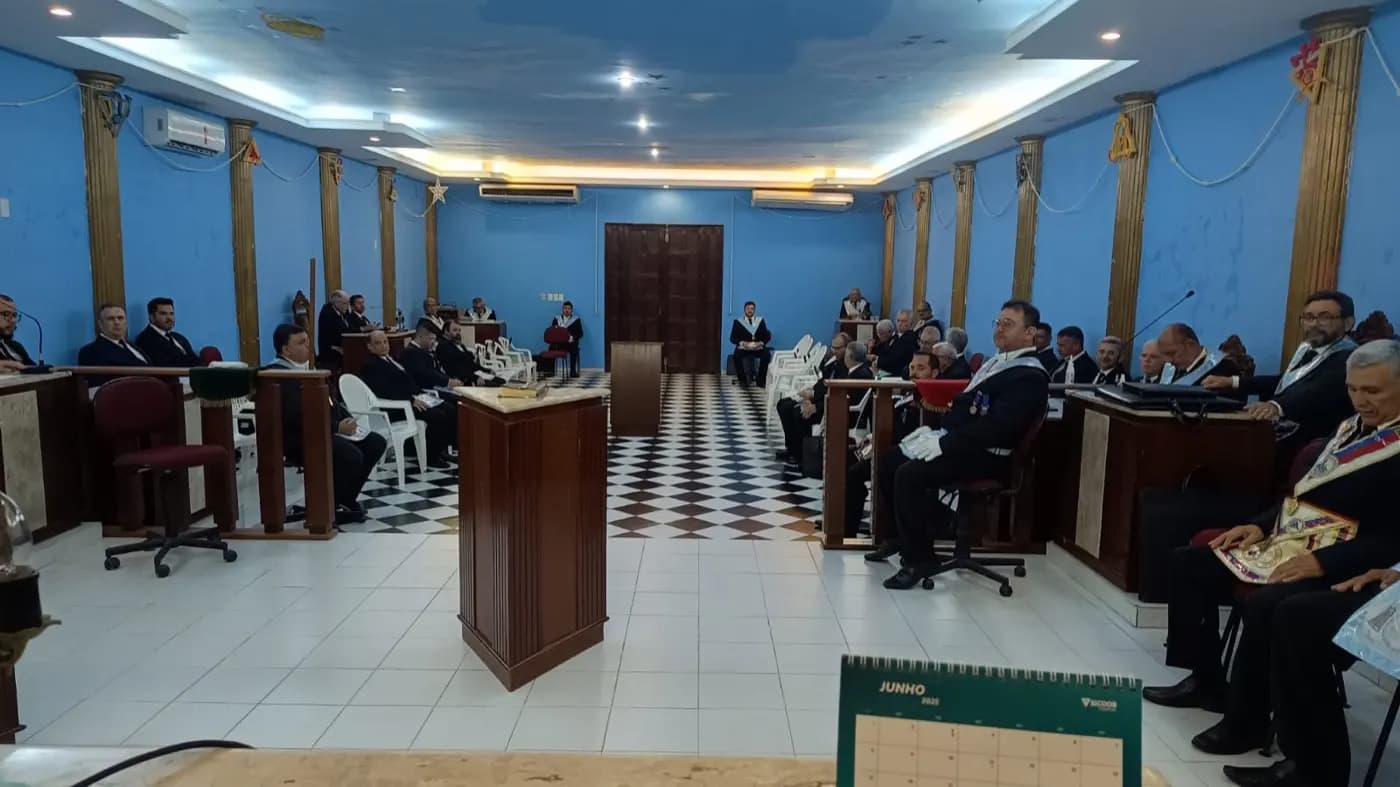 Registro fotográfico: SESSÃO MAGNA DE REASSUNÇÃO E POSSE DE VENERÁVEL MESTRE E POSSE DA NOVA DIRETORIA DA LOJA MAÇÔNICA MONTEIRO LOBATO Nº 4162, ORIENTE DE PARNAMIRIM-RN, ELEITOS PARA O BIÊNIO 2025/2027.