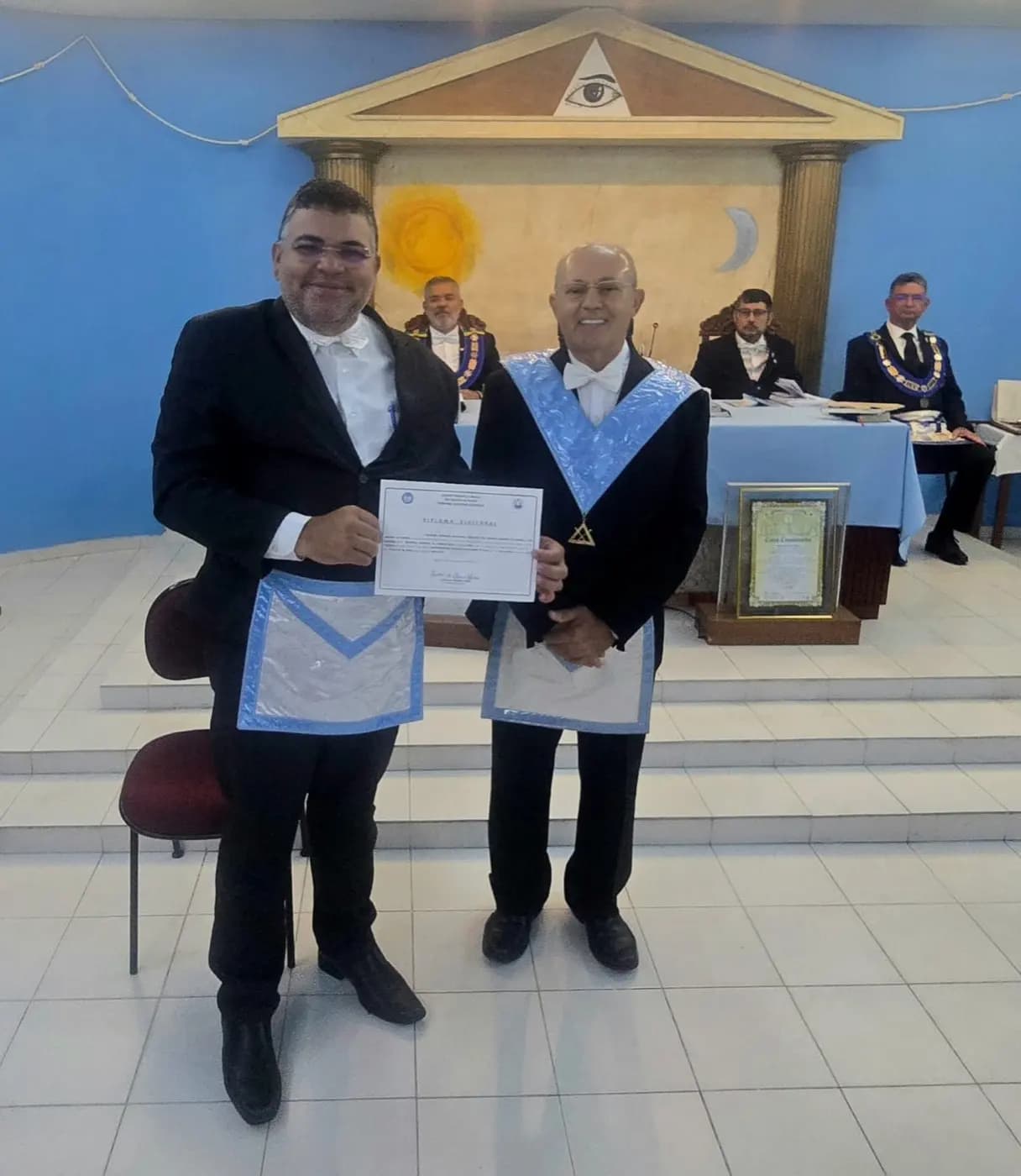 Registro fotográfico: SESSÃO MAGNA DE INSTALAÇÃO E POSSE DE VENERÁVEL MESTRE E POSSE DA NOVA DIRETORIA DA LOJA MAÇÔNICA UNIVERSITÁRIA ESTRELA NATALENSE Nº 4.122, RITO SCHRÖDER, ORIENTE DE PARNAMIRIM-RN, ELEITOS PARA O BIÊNIO 2025/2027.