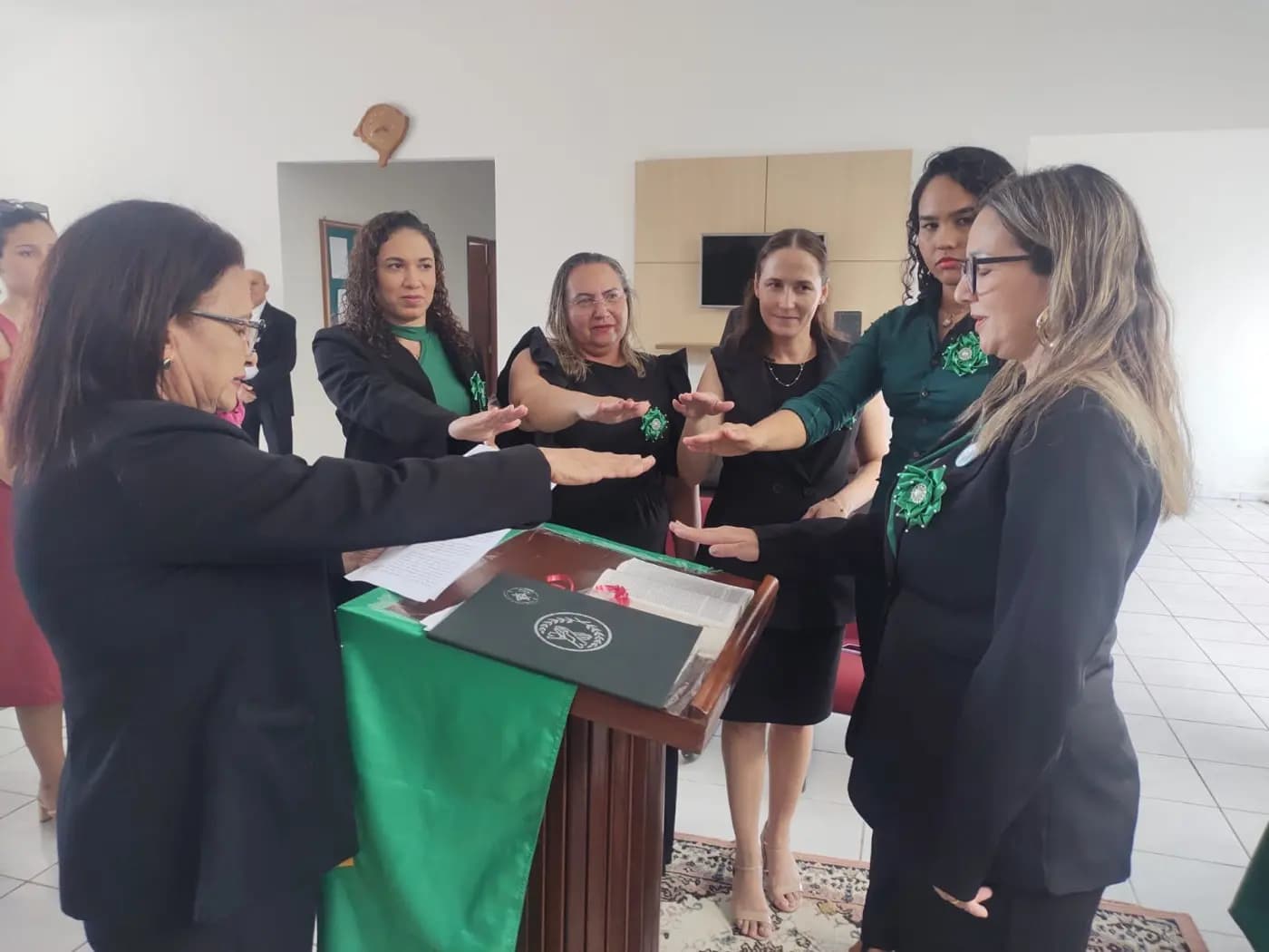 Registro fotográfico: SESSÃO MAGNA DE INSTALAÇÃO E POSSE DE VENERÁVEL MESTRE E POSSE DA NOVA DIRETORIA DA LOJA MAÇÔNICA UNIVERSITÁRIA ESTRELA NATALENSE Nº 4.122, RITO SCHRÖDER, ORIENTE DE PARNAMIRIM-RN, ELEITOS PARA O BIÊNIO 2025/2027.