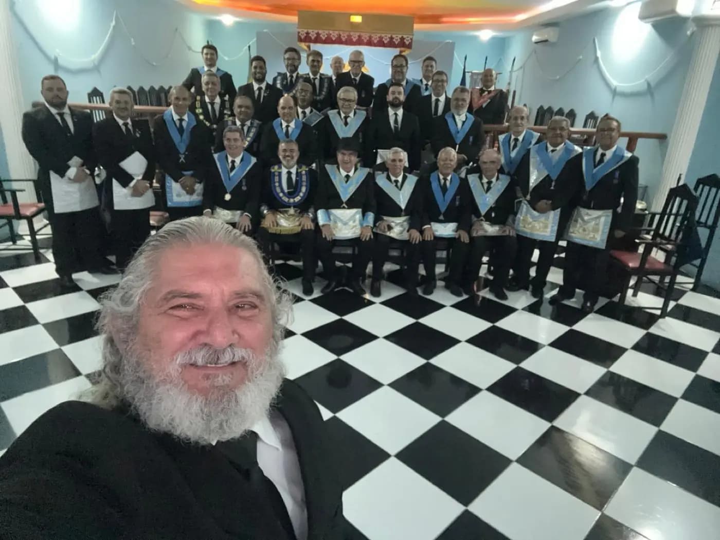 Registro fotográfico: SESSÃO MAGNA DE REASSUNÇÃO E POSSE DE VENERÁVEL MESTRE E POSSE DA NOVA DIRETORIA DA LOJA MAÇÔNICA 21 DE ABRIL N° 1.864, ORIENTE DE PARNAMIRIM/RN, ELEITOS PARA O BIÊNIO 2025/2027.