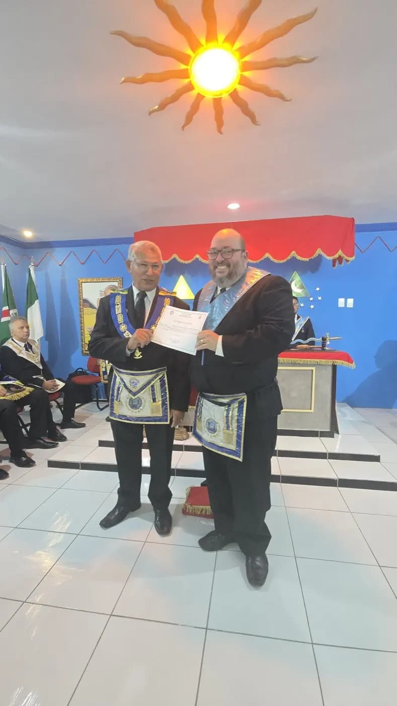 Registro fotográfico: SESSÃO MAGNA DE REASSUNÇÃO E POSSE DE VENERÁVEL MESTRE E POSSE DA NOVA DIRETORIA DA LOJA MAÇÔNICA UNIÃO E TRABALHO IV Nº 1.838, ORIENTE DE SANTA CRUZ/RN, ELEITOS PARA O BIÊNIO 2025/2027.