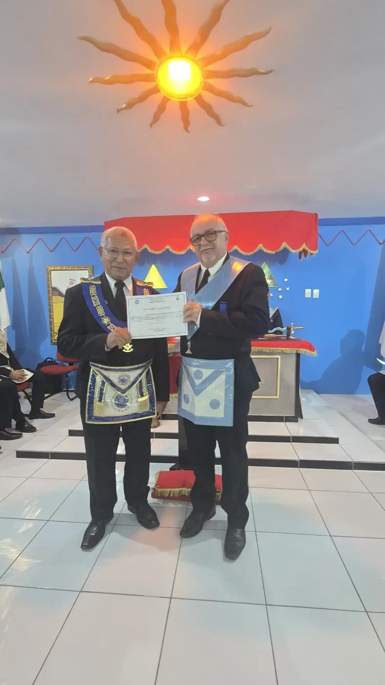Registro fotográfico: SESSÃO MAGNA DE REASSUNÇÃO E POSSE DE VENERÁVEL MESTRE E POSSE DA NOVA DIRETORIA DA LOJA MAÇÔNICA UNIÃO E TRABALHO IV Nº 1.838, ORIENTE DE SANTA CRUZ/RN, ELEITOS PARA O BIÊNIO 2025/2027.