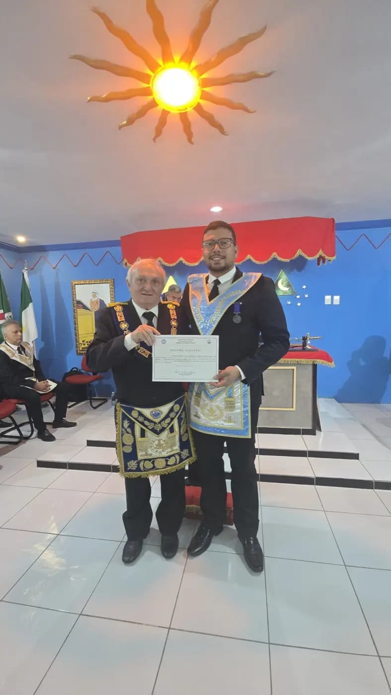 Registro fotográfico: SESSÃO MAGNA DE REASSUNÇÃO E POSSE DE VENERÁVEL MESTRE E POSSE DA NOVA DIRETORIA DA LOJA MAÇÔNICA UNIÃO E TRABALHO IV Nº 1.838, ORIENTE DE SANTA CRUZ/RN, ELEITOS PARA O BIÊNIO 2025/2027.