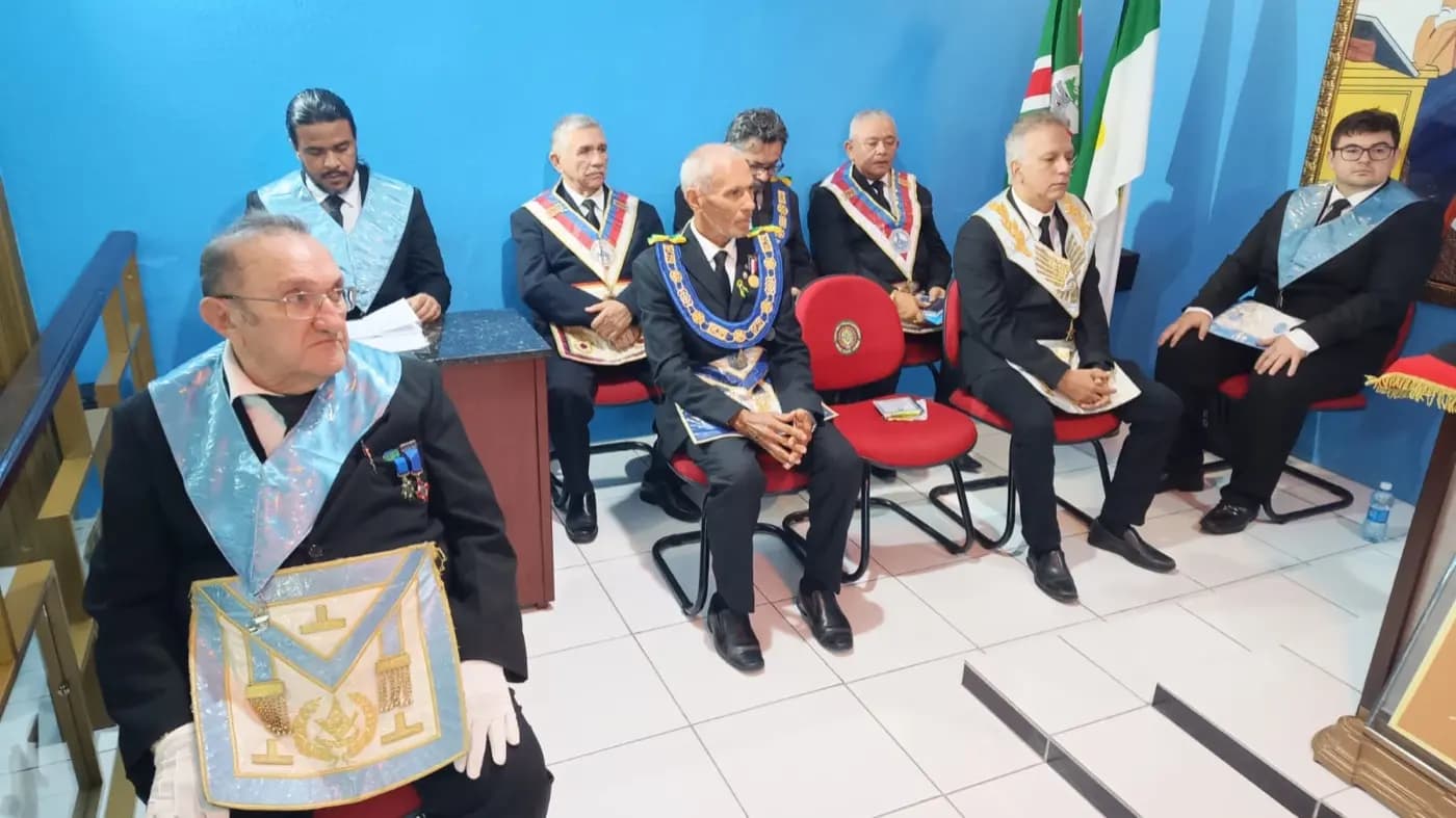 Registro fotográfico: SESSÃO MAGNA DE REASSUNÇÃO E POSSE DE VENERÁVEL MESTRE E POSSE DA NOVA DIRETORIA DA LOJA MAÇÔNICA UNIÃO E TRABALHO IV Nº 1.838, ORIENTE DE SANTA CRUZ/RN, ELEITOS PARA O BIÊNIO 2025/2027.